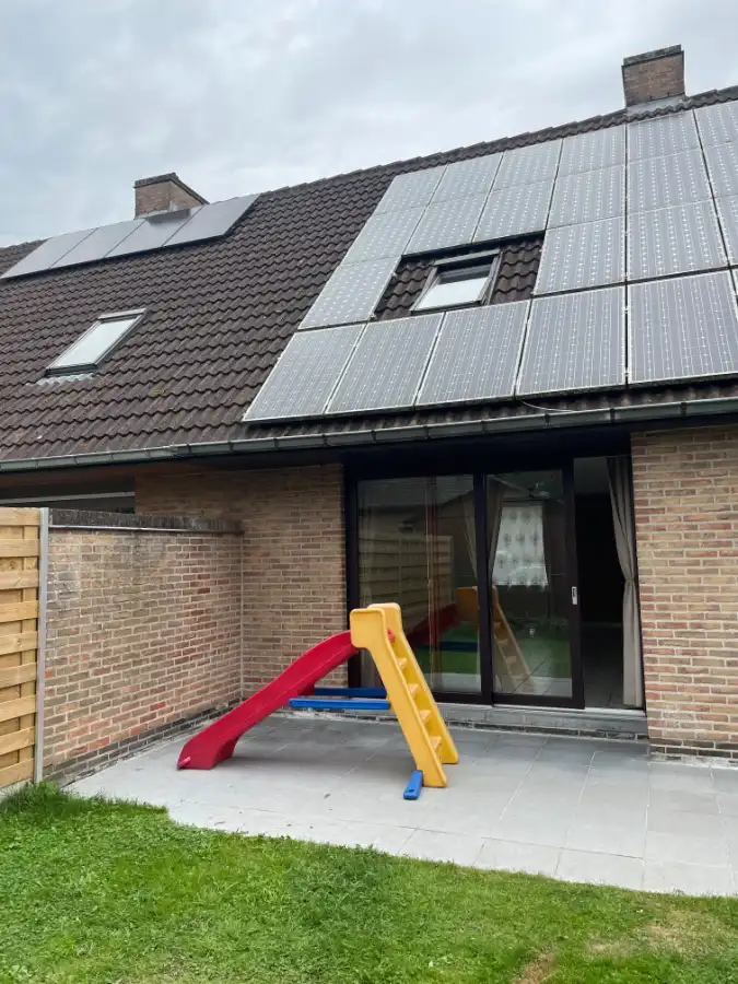 EENGEZINSWONING + garage & tuin foto 9