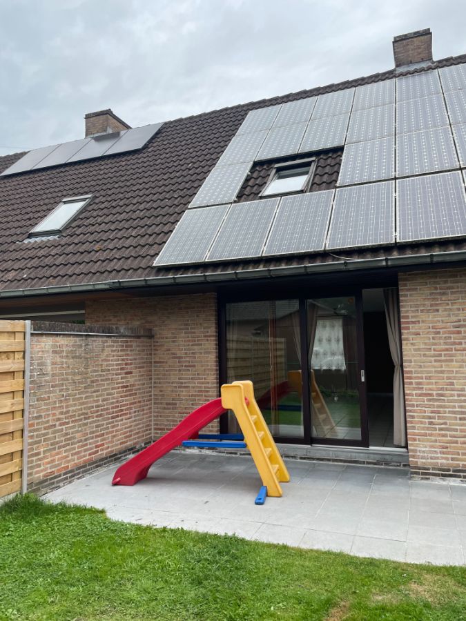 EENGEZINSWONING + garage & tuin foto 9