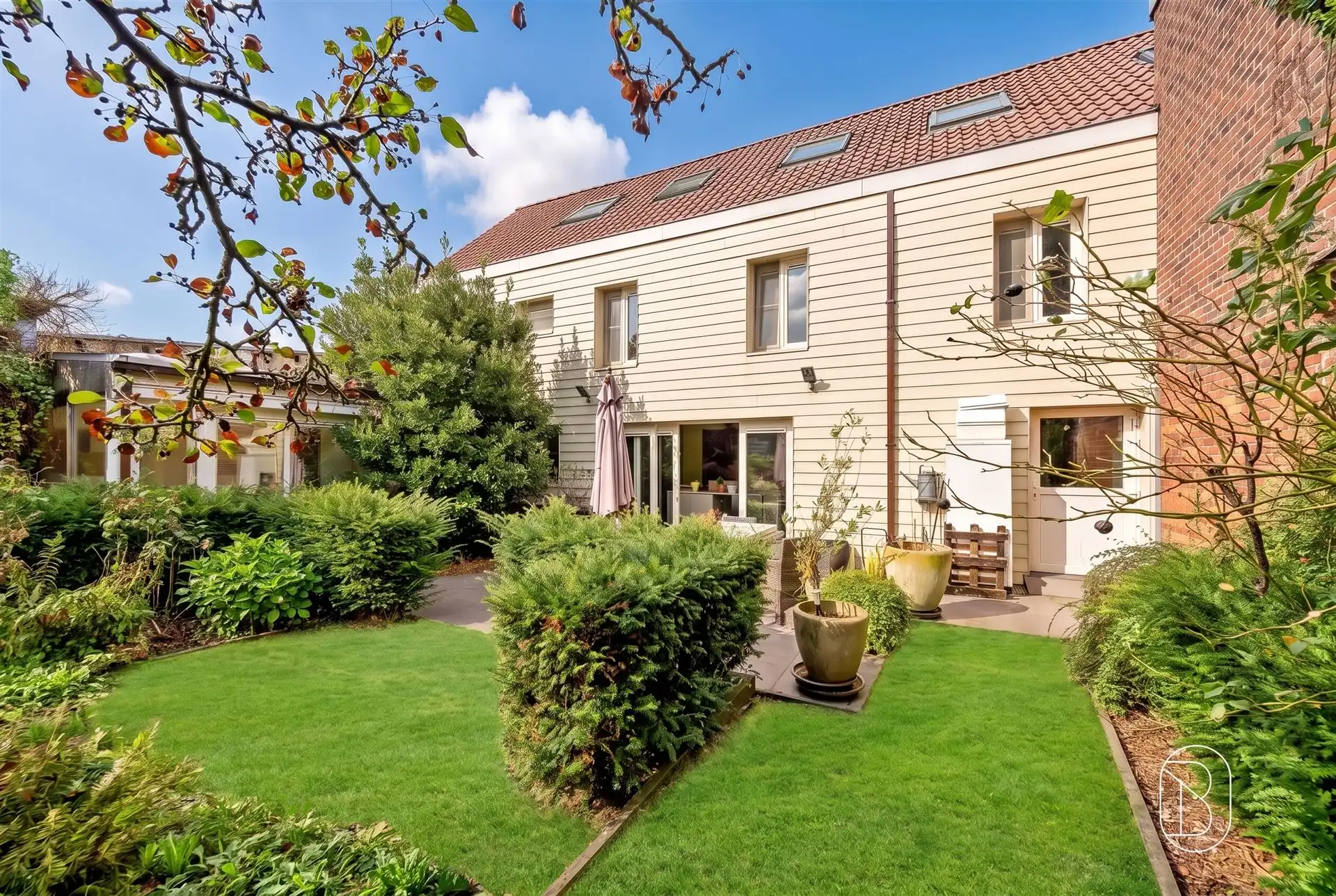 Ruime woning met 4 slaapkamers in Oordegem foto {{pictureIndex}}