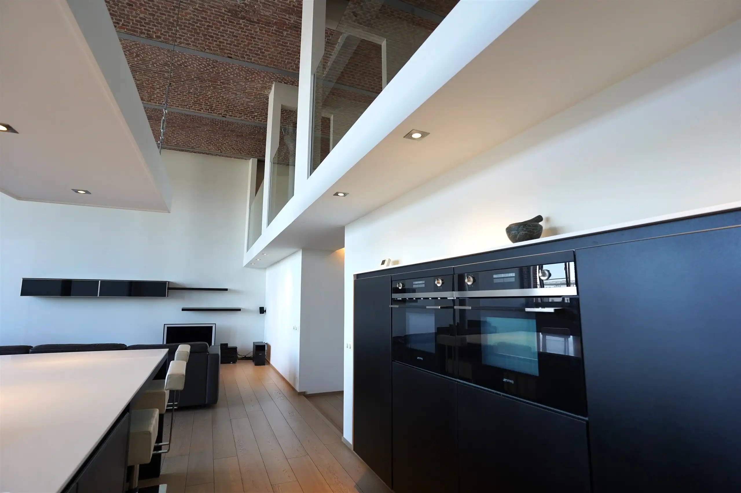 Verrassende, heldere loft met plafondhoogten van 6 m! foto 23