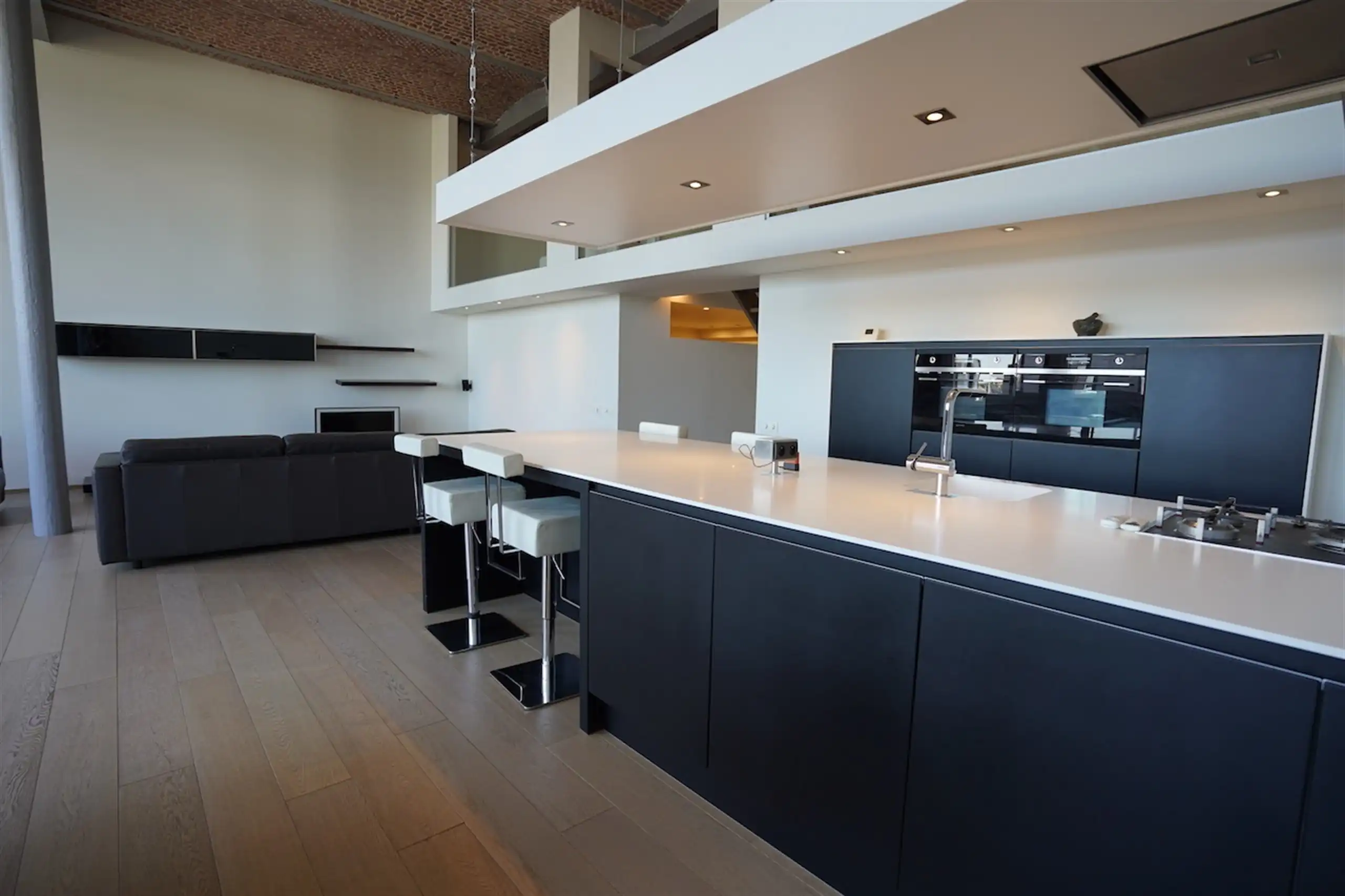 Verrassende, heldere loft met plafondhoogten van 6 m! foto 23