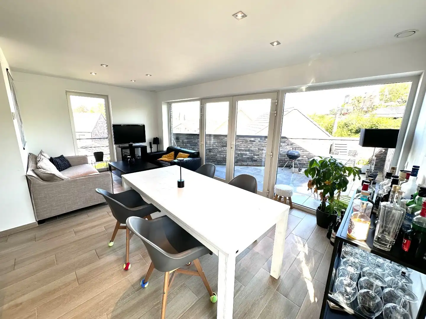 Prachtig appartement met 2 slaapkamers en autostaanplaats te Voeren foto 9