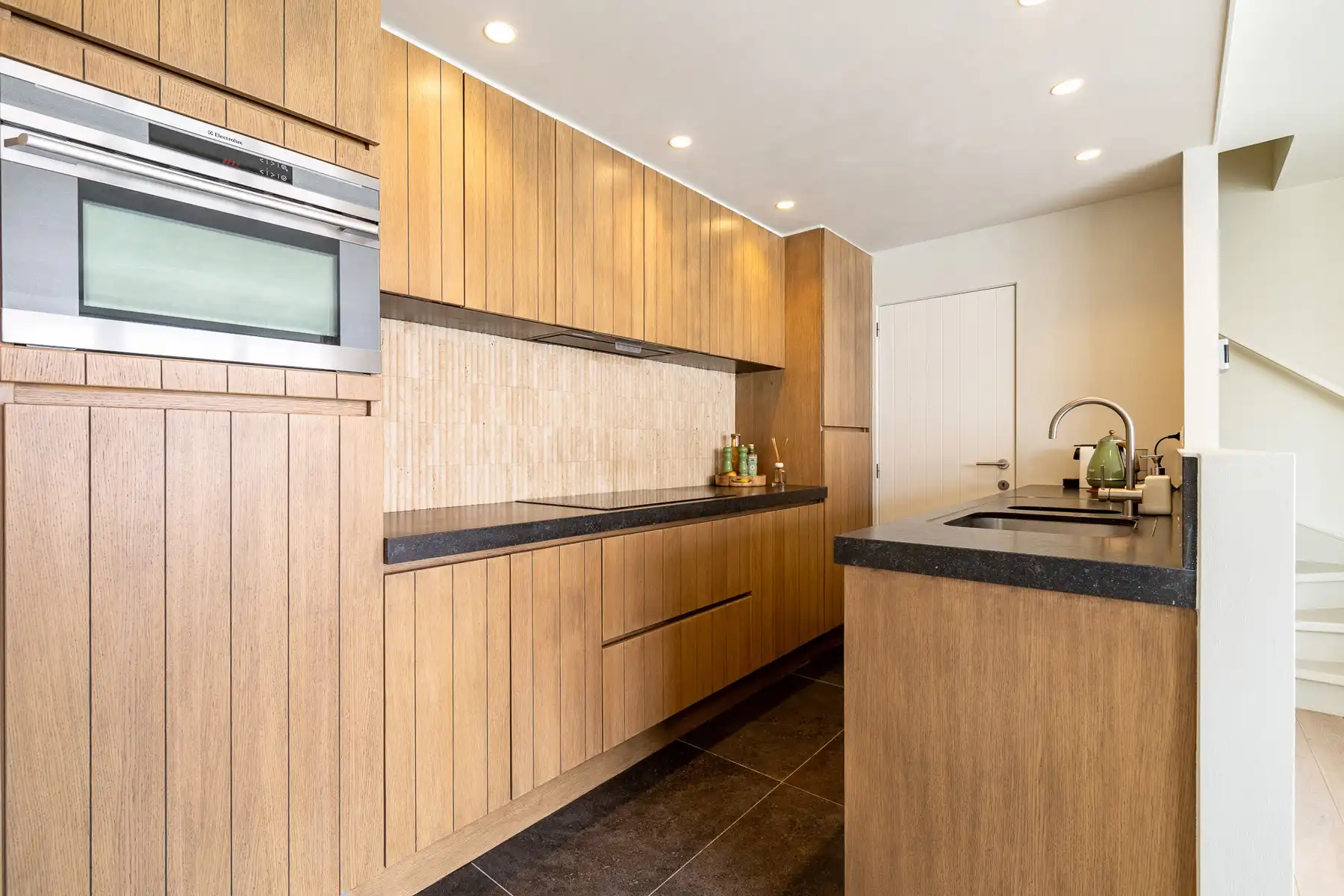 Gemeubeld instapklaar duplexappartement gelegen Lippenslaan foto 13