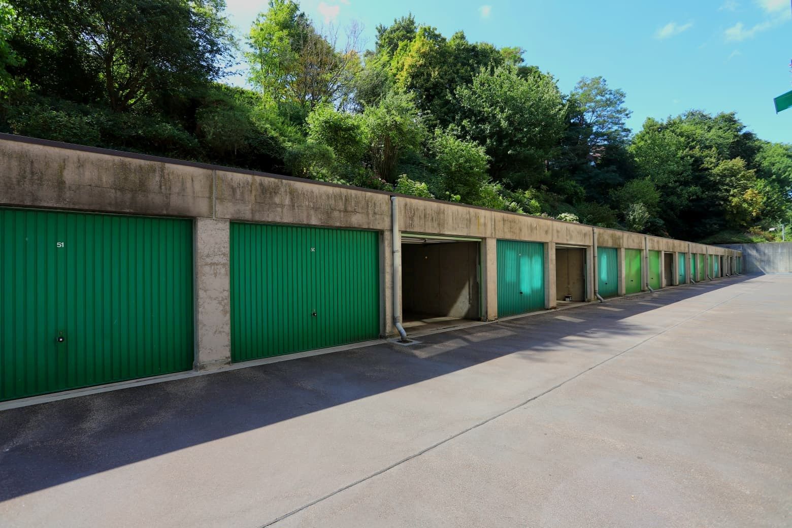 Te koop – 3 garageboxen in Genk centrum foto {{pictureIndex}}