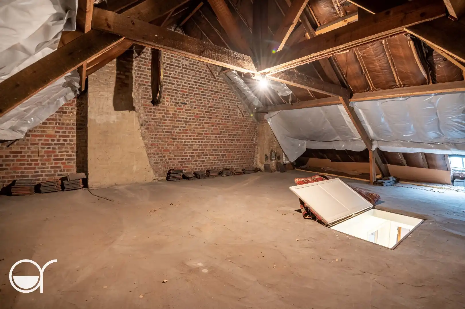 Te renoveren halfopen bebouwing op gegeerde locatie  foto 24