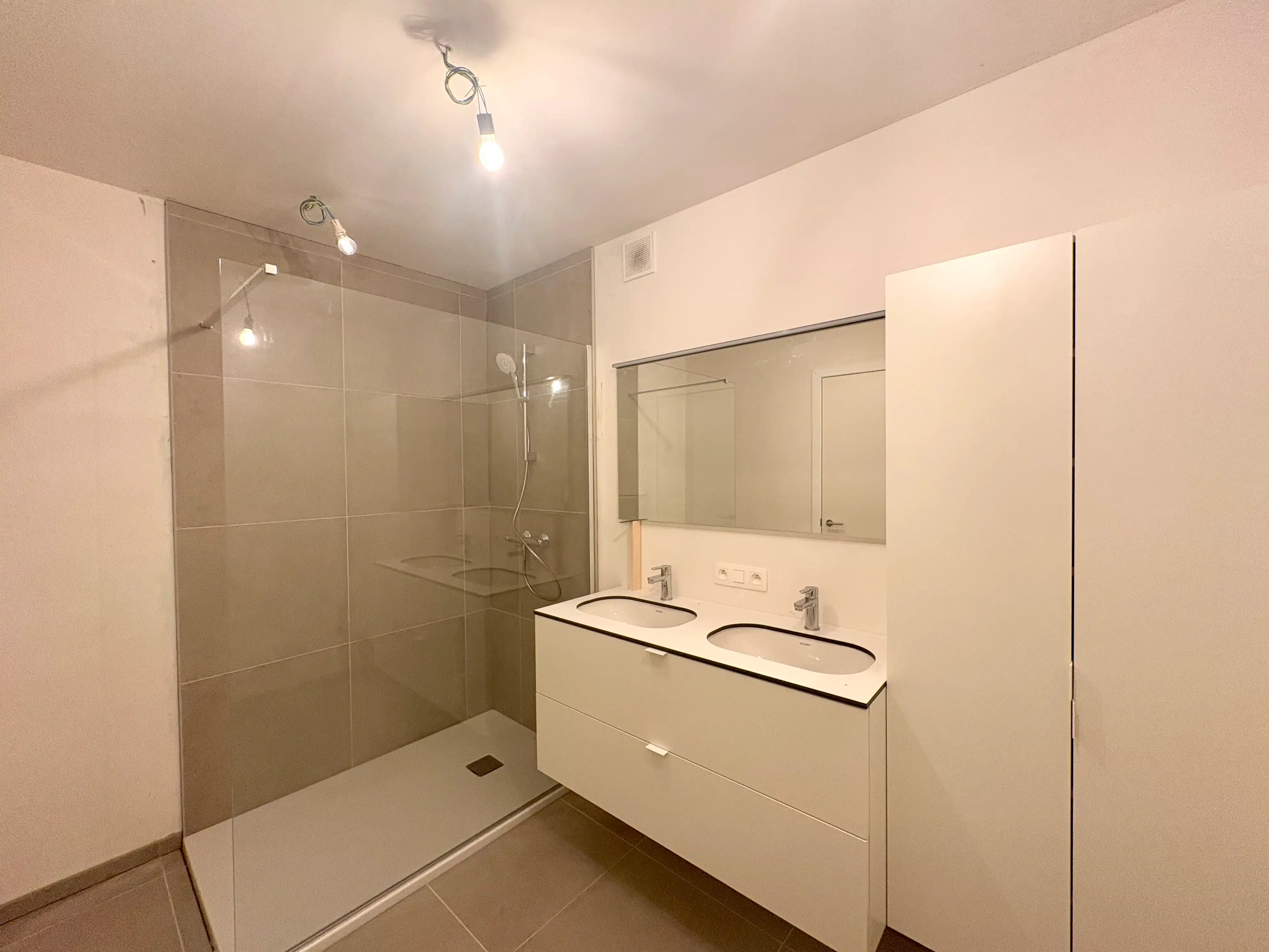 Nieuwbouwappartement met 2 slaapkamers en twee terrassen foto 9