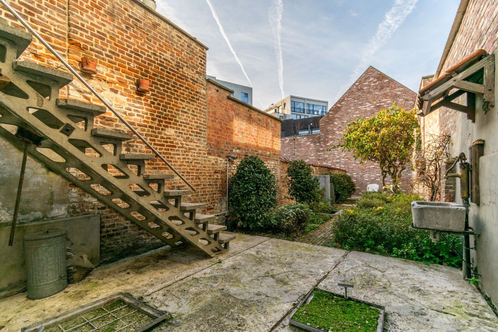 Karaktervol hoogwaardig afgewerkt gebouw met winkelruimte en woonst  foto 12