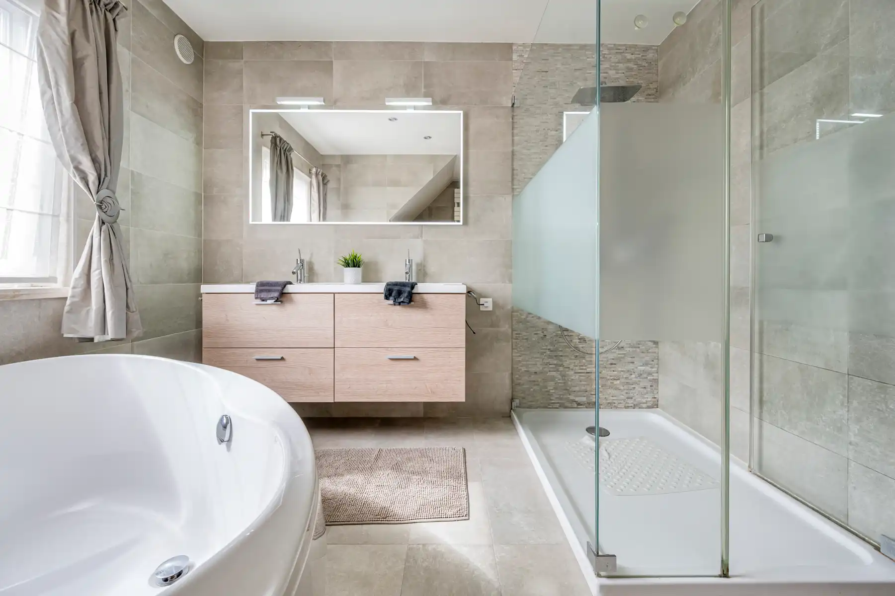 Halfopen bebouwing in topstaat foto 14