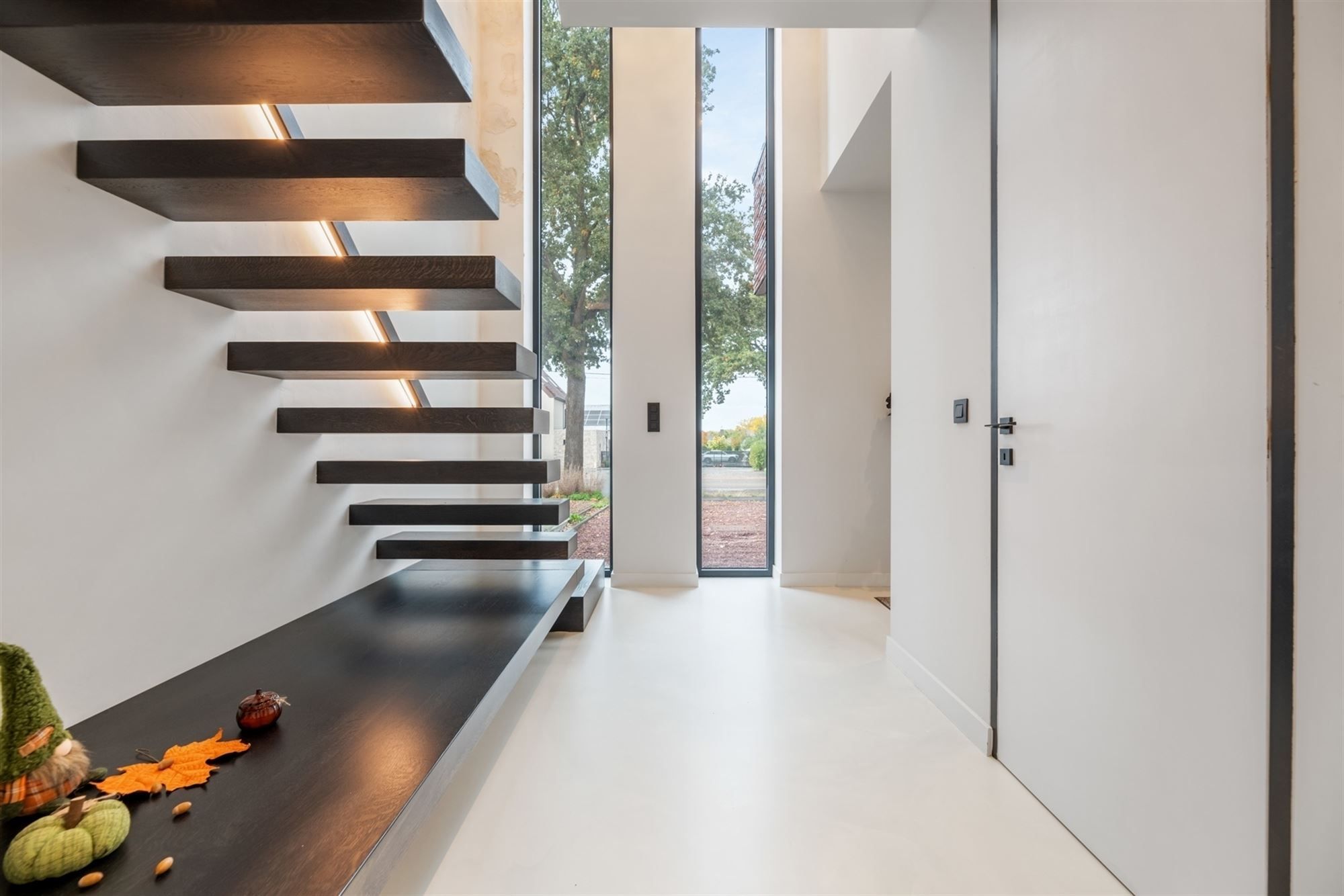 MODERNE VOLLEDIG AFGEWERKTE EN INSTAPKLARE WONING MET 3 SLAAPKAMERS EN POLYVALENTE KELDER VOOR BIJBEROEP foto 15