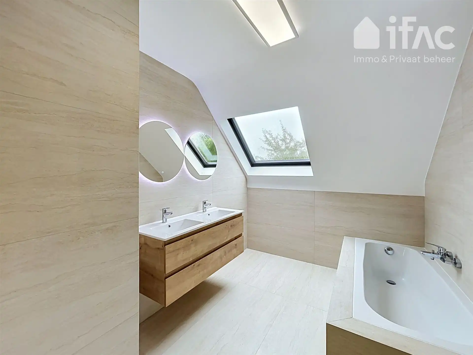 Ruime en gerenoveerde 5-Slaapkamer Villa met Tuin  foto 21