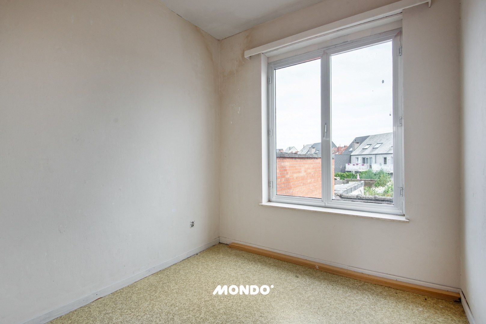 Te renoveren woning met veel potentieel!  foto 16
