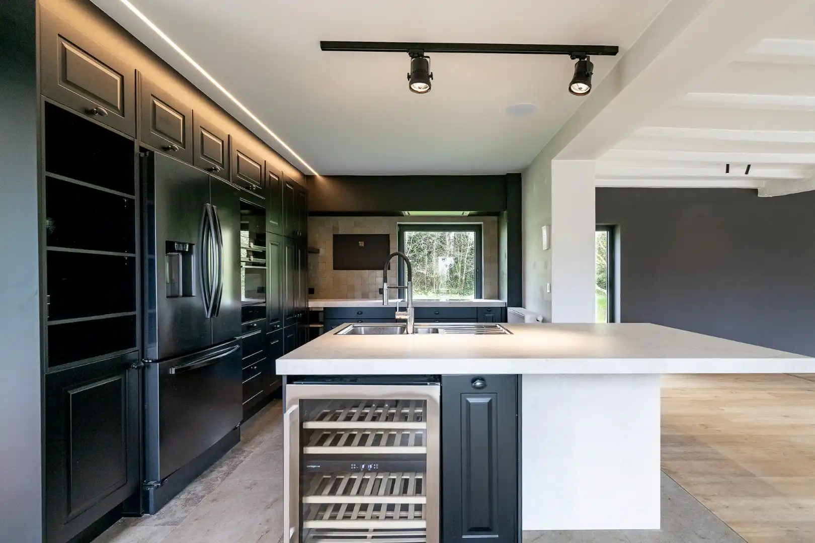 Exclusieve karaktervolle woning op een enorm perceel met 4 slaapkamers, super grote tuin met prachtig zicht op de polders foto 8