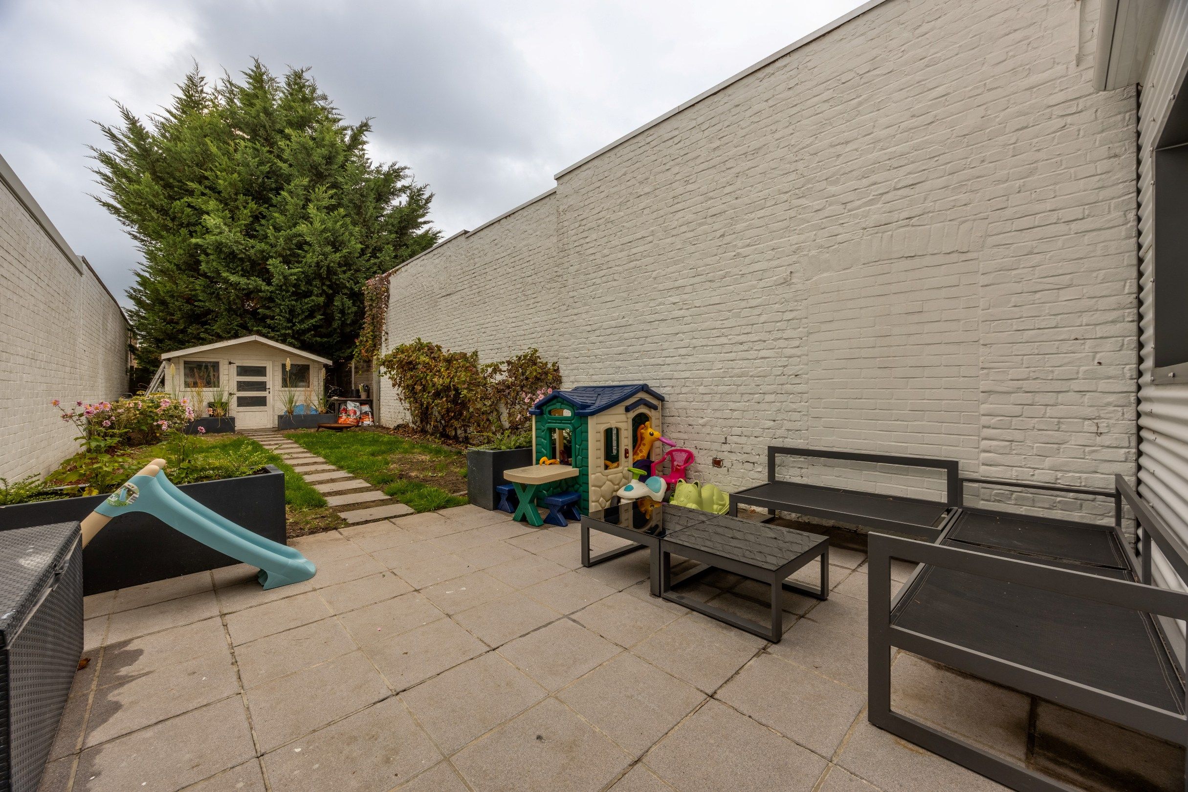 GERENOVEERDE RIJWONING MET TUIN foto 6