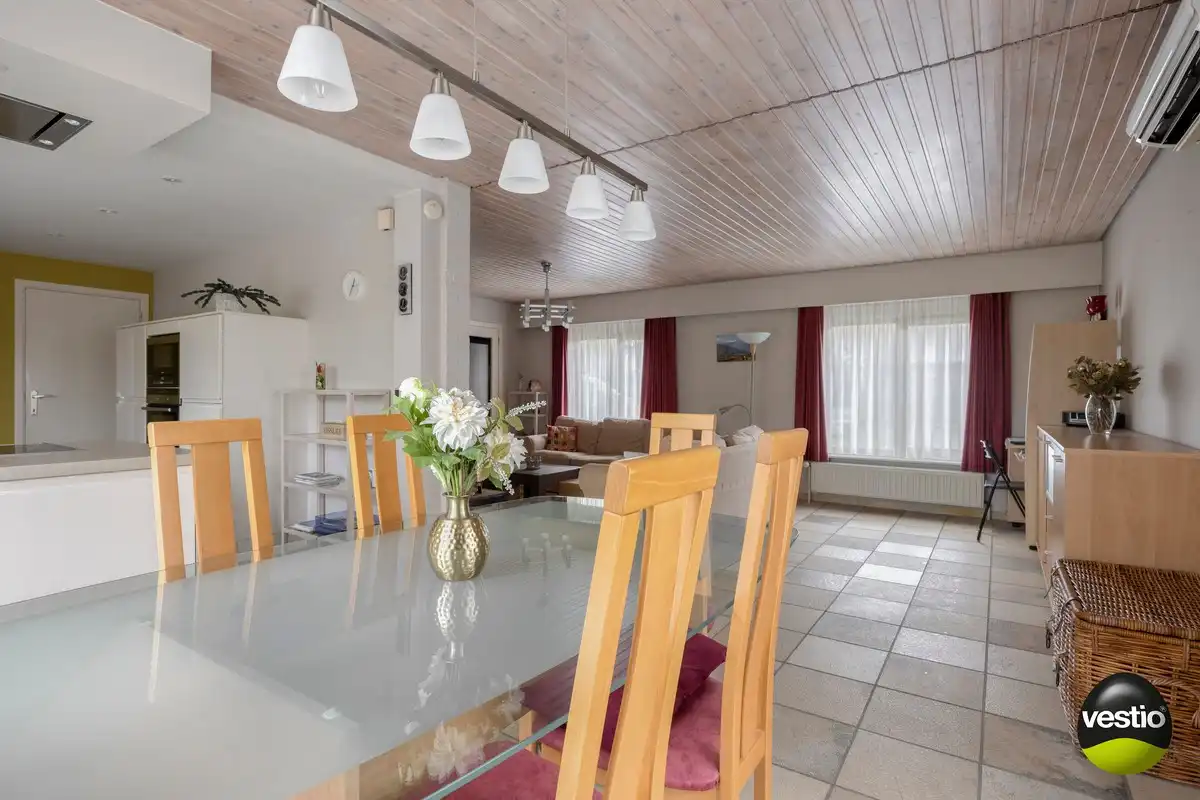 Gelijkvloerse woning met 3 slaapkamers, zonnepanelen en tuin op residentiële, rustige ligging. foto 5