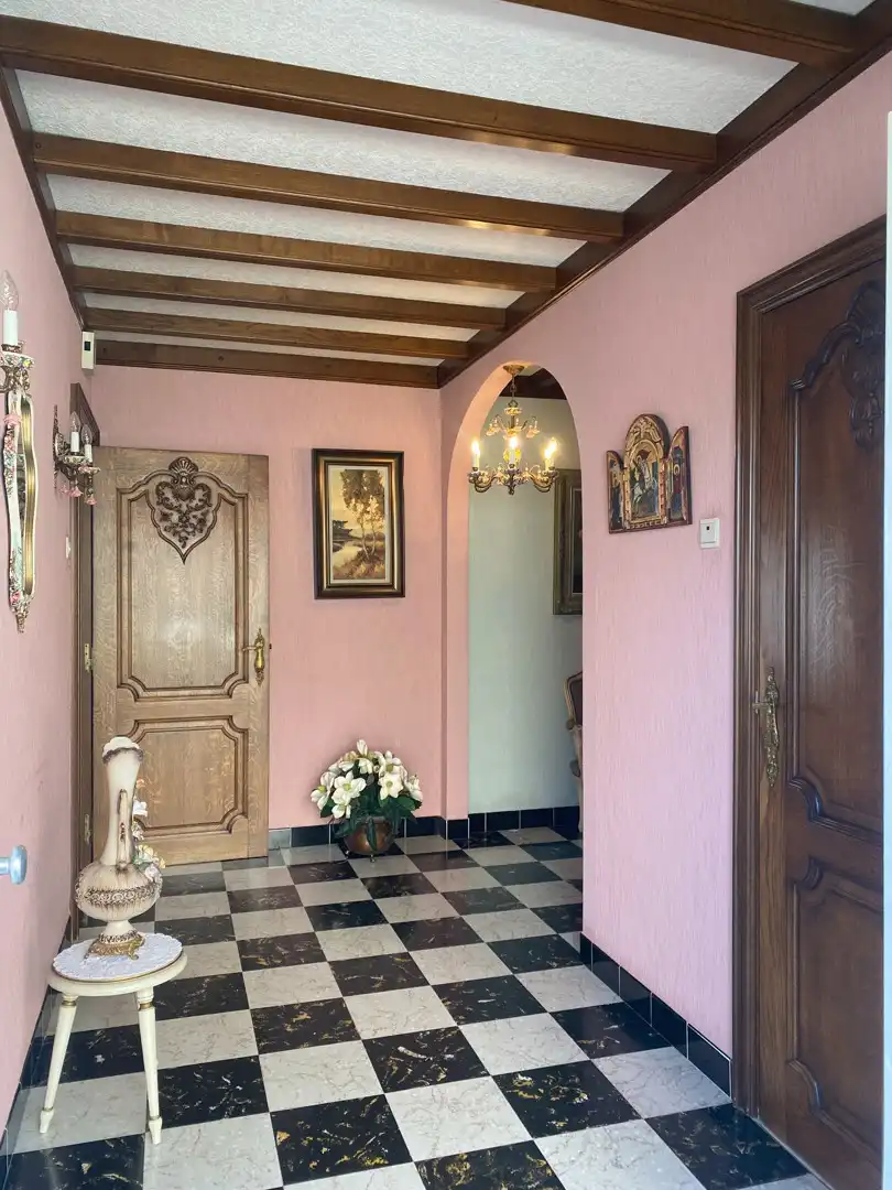 Authentieke bungalow met inpandige garage en grote tuin foto 3