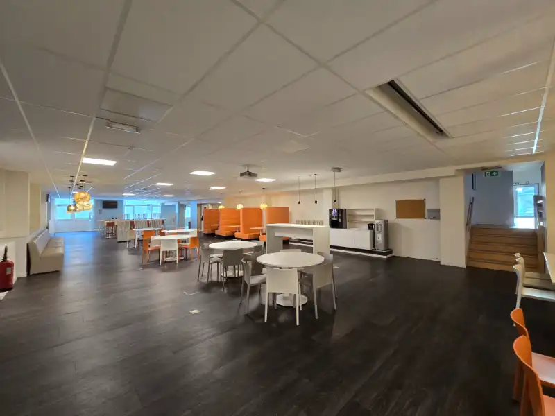 Kantoorruimte te huur foto {{pictureIndex}}