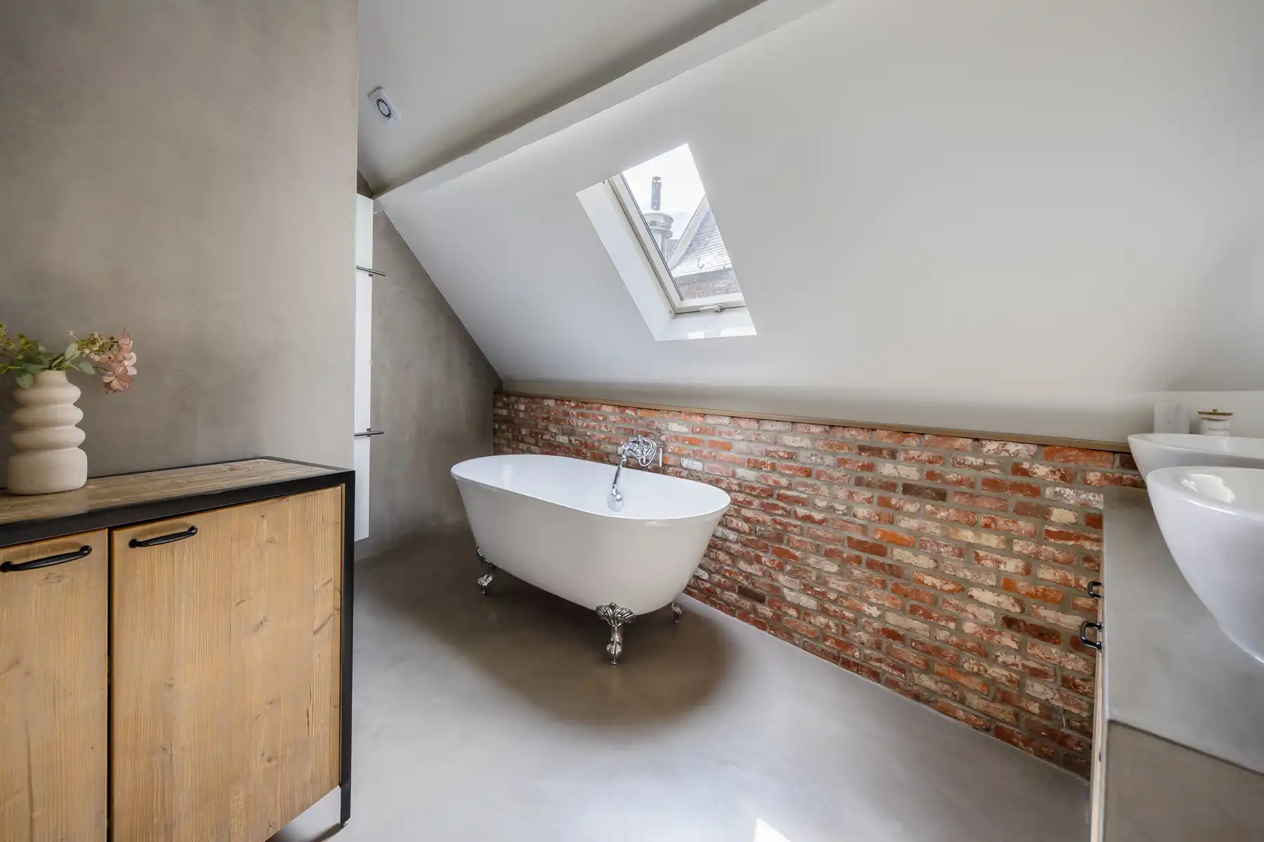 Unieke woning met terras, garage en ruim magazijn  foto 21