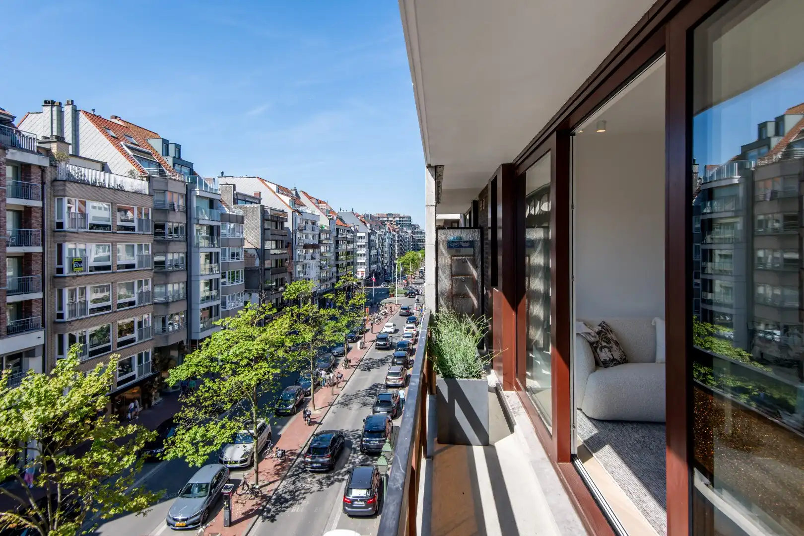 Lichtrijk hoekappartement gelegen op de Lippenslaan/Zoutelaan met 3 slaapkamers foto 2