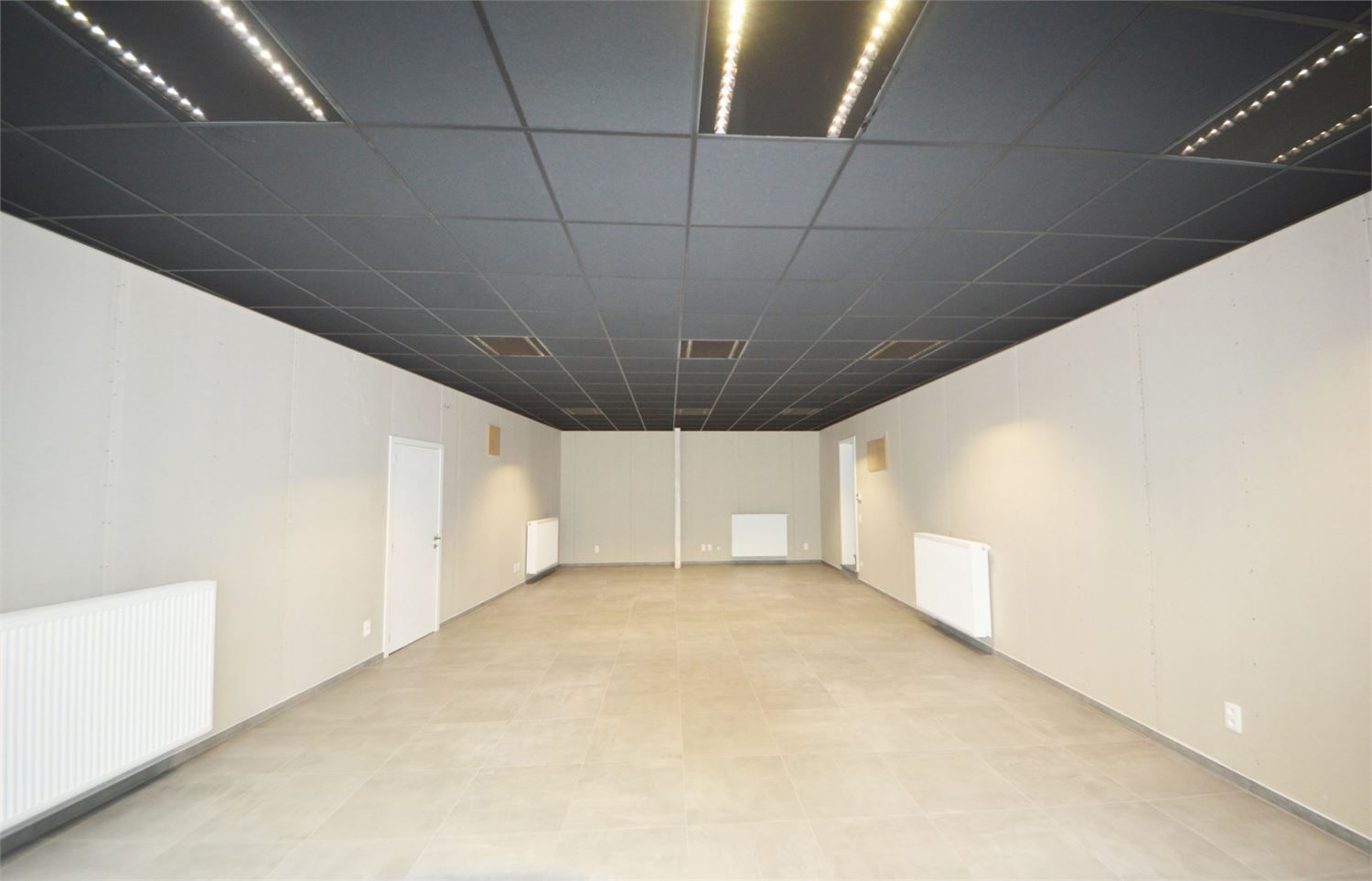 COMPLEET GERENOVEERD HANDELSPAND foto 6