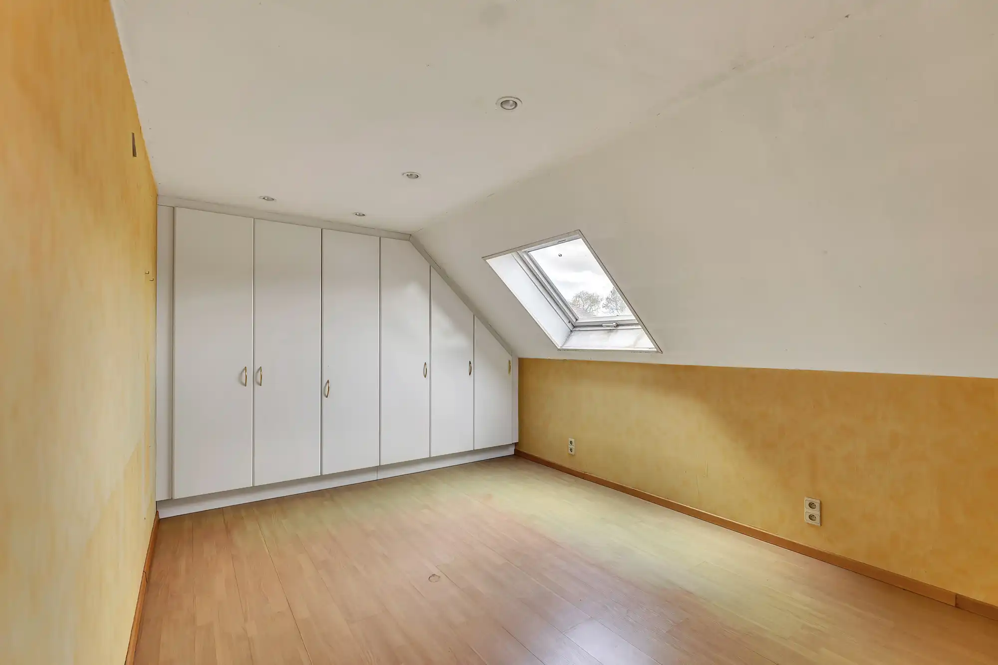 Te renoveren woning op uitzonderlijk perceel! foto 12