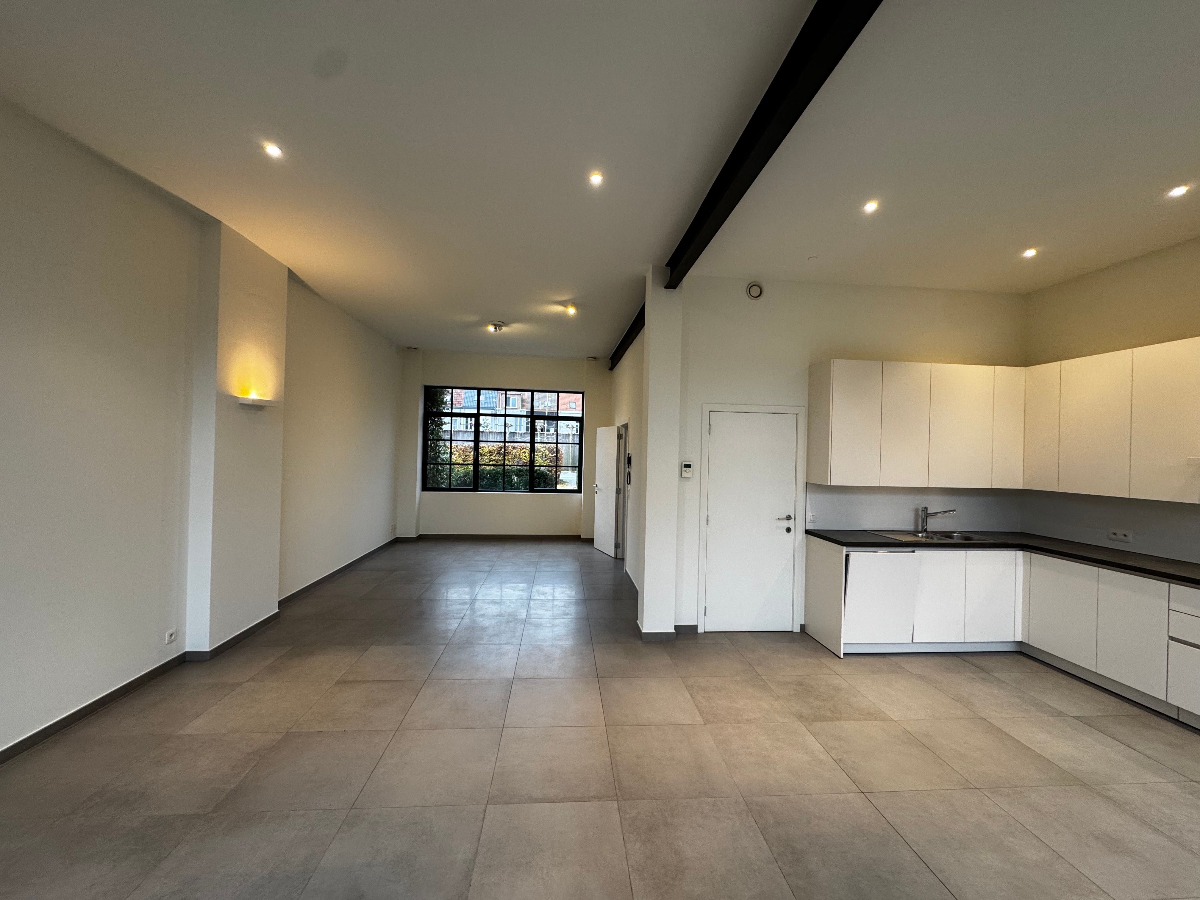 Gerenoveerde woning met 3 slaapkamers en tuin foto 10