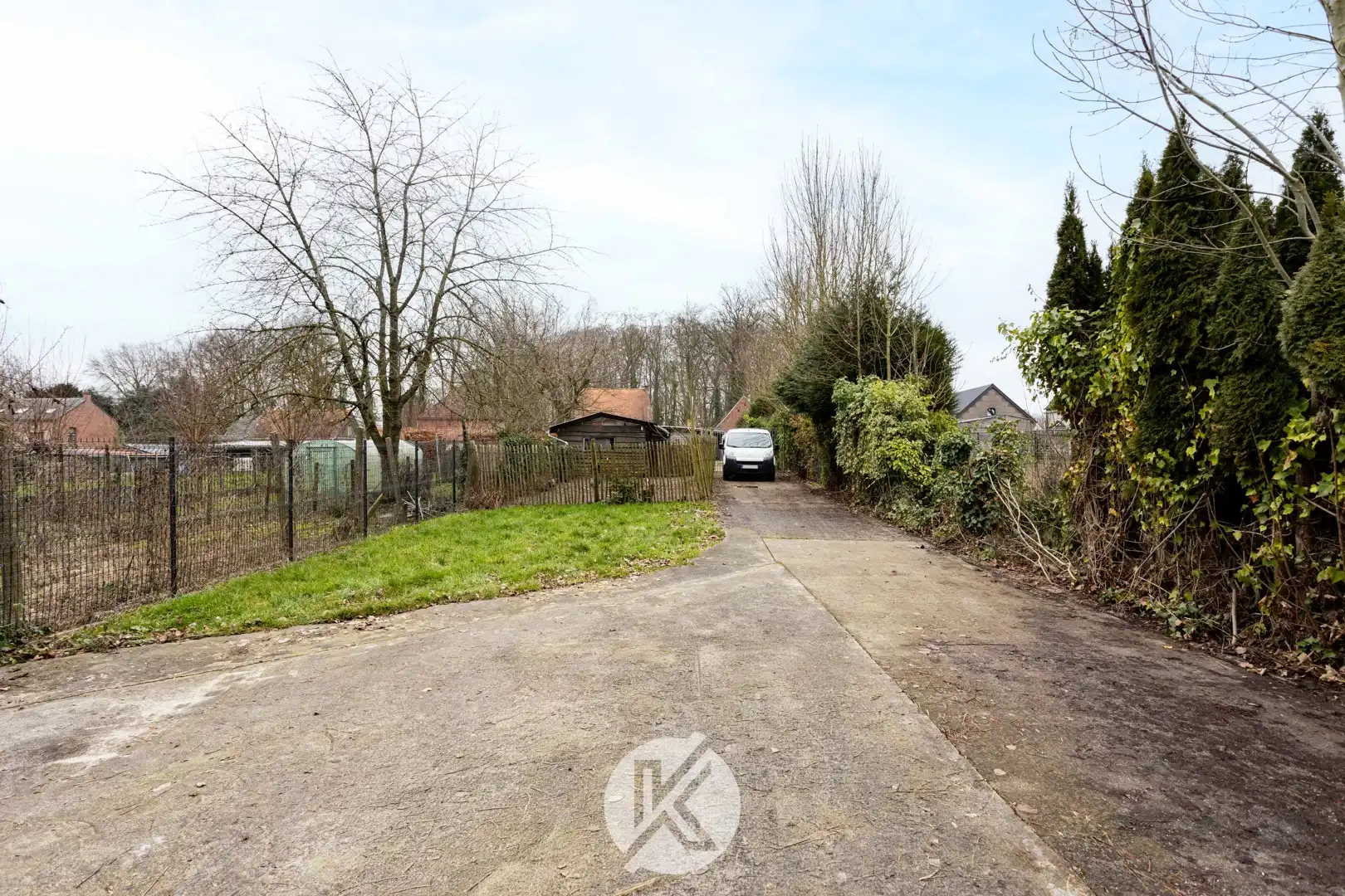 Interessante renovatiewoning op uniek perceel foto 17