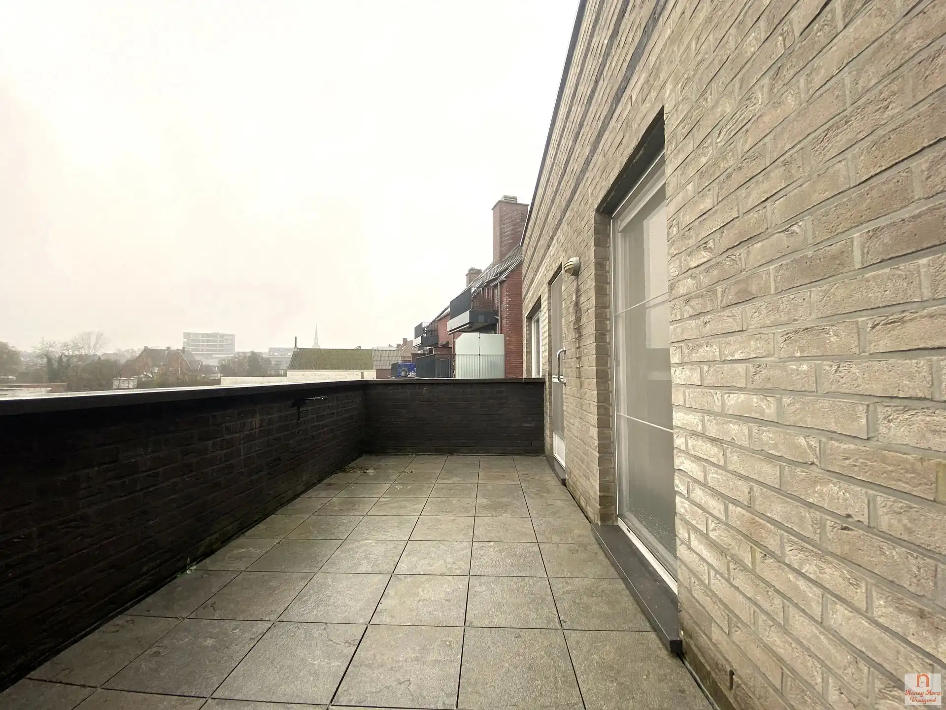 Modern appartement met 2 slaapkamers, terras en parking foto 24