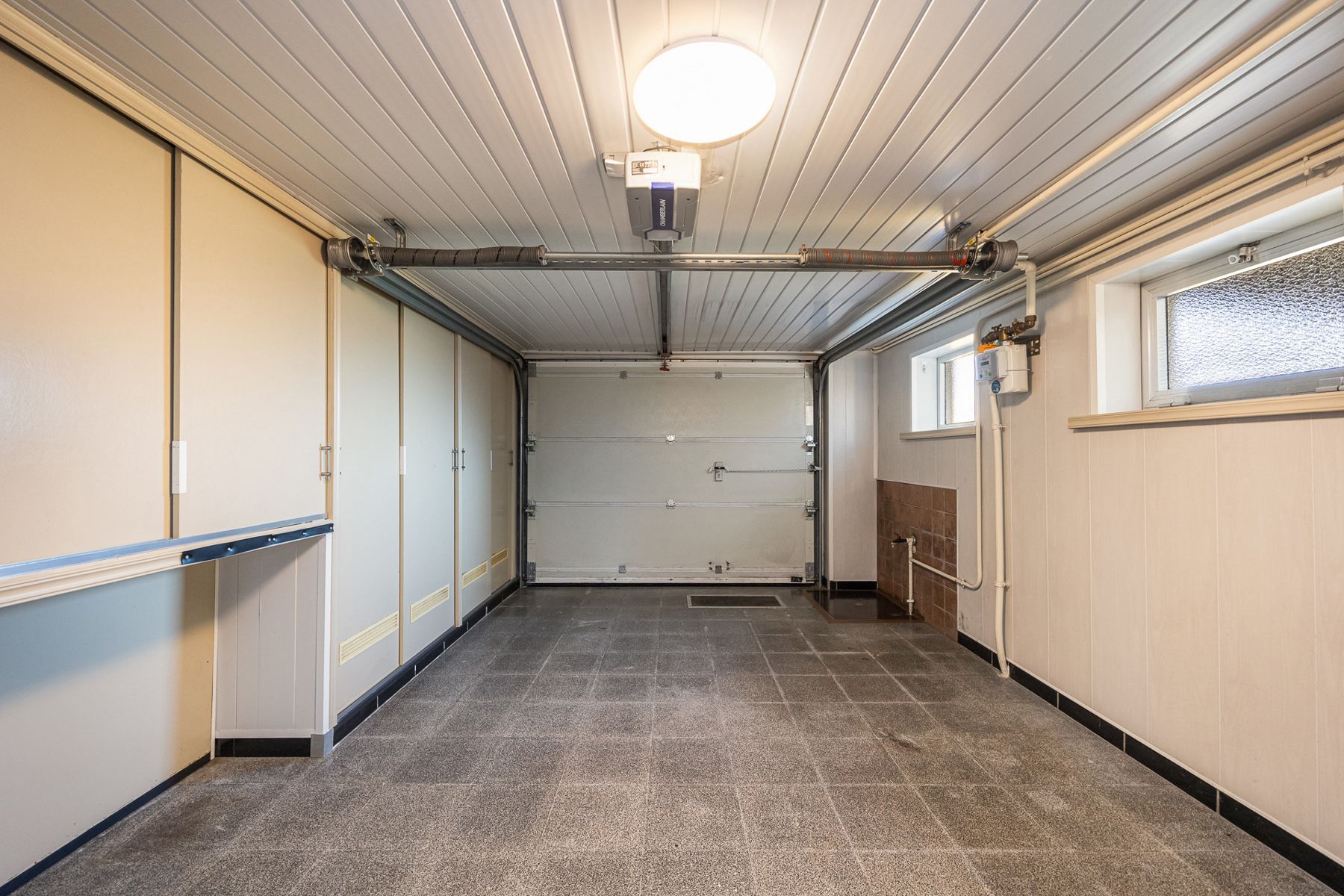 Rustig gelegen woning met 3 slaapkamers en garage. foto 24