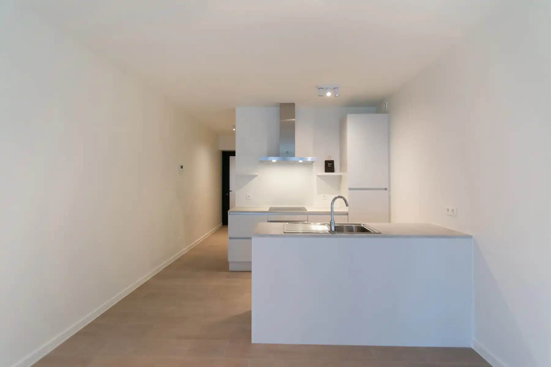 Prachtig Modern nieuwbouwappartement met 1slpk. en balcon foto 2