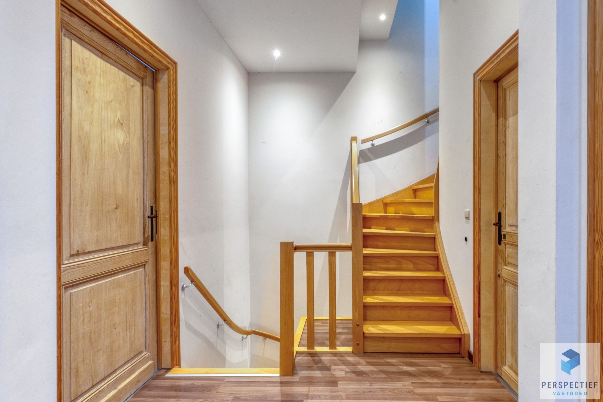 BEZOEKMOMENT ZATERDAG 20/12 VAN 15U TOT 16U30 | Ruime gerenoveerde woning met tuin & 2 privatieve autostaanplaatsen foto 12