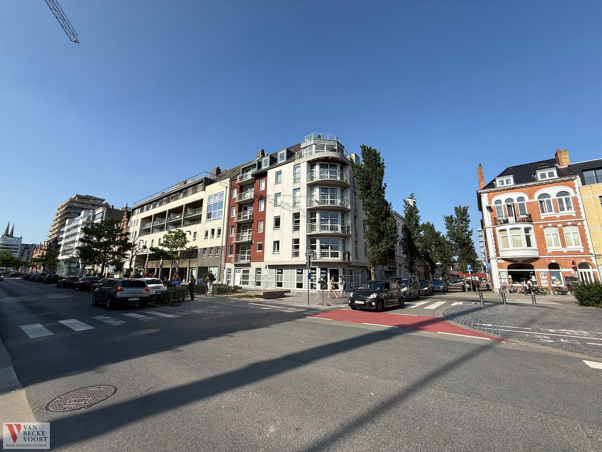 3-slaapkamer appartement met royale indeling foto 12