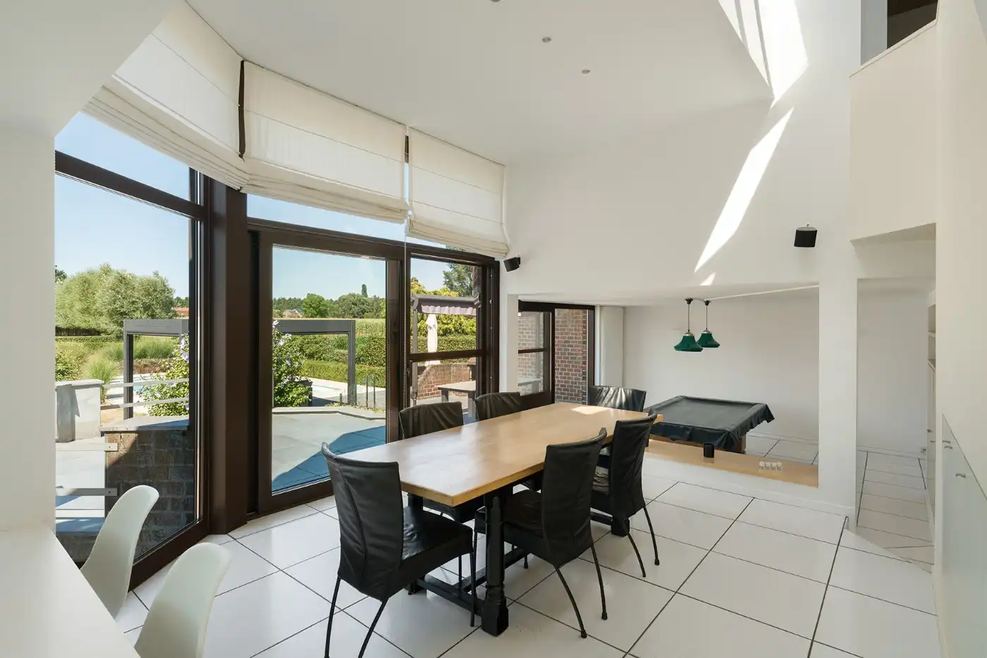 Top gelegen, ruime, vrijstaande woning met 3 slpk., garage en prachtige tuin foto 9