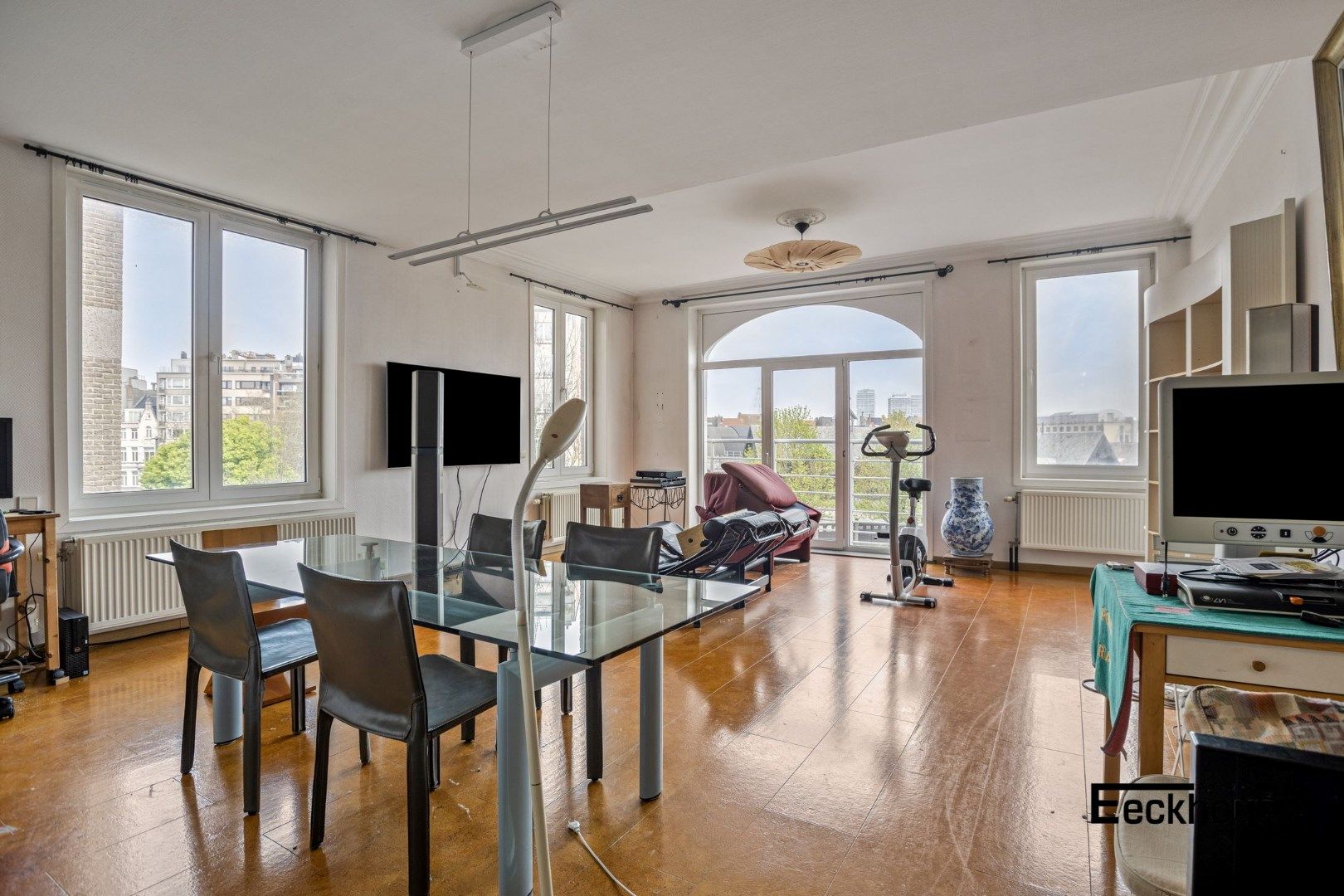Lichtrijk en ruim appartement op gegeerde locatie foto 2