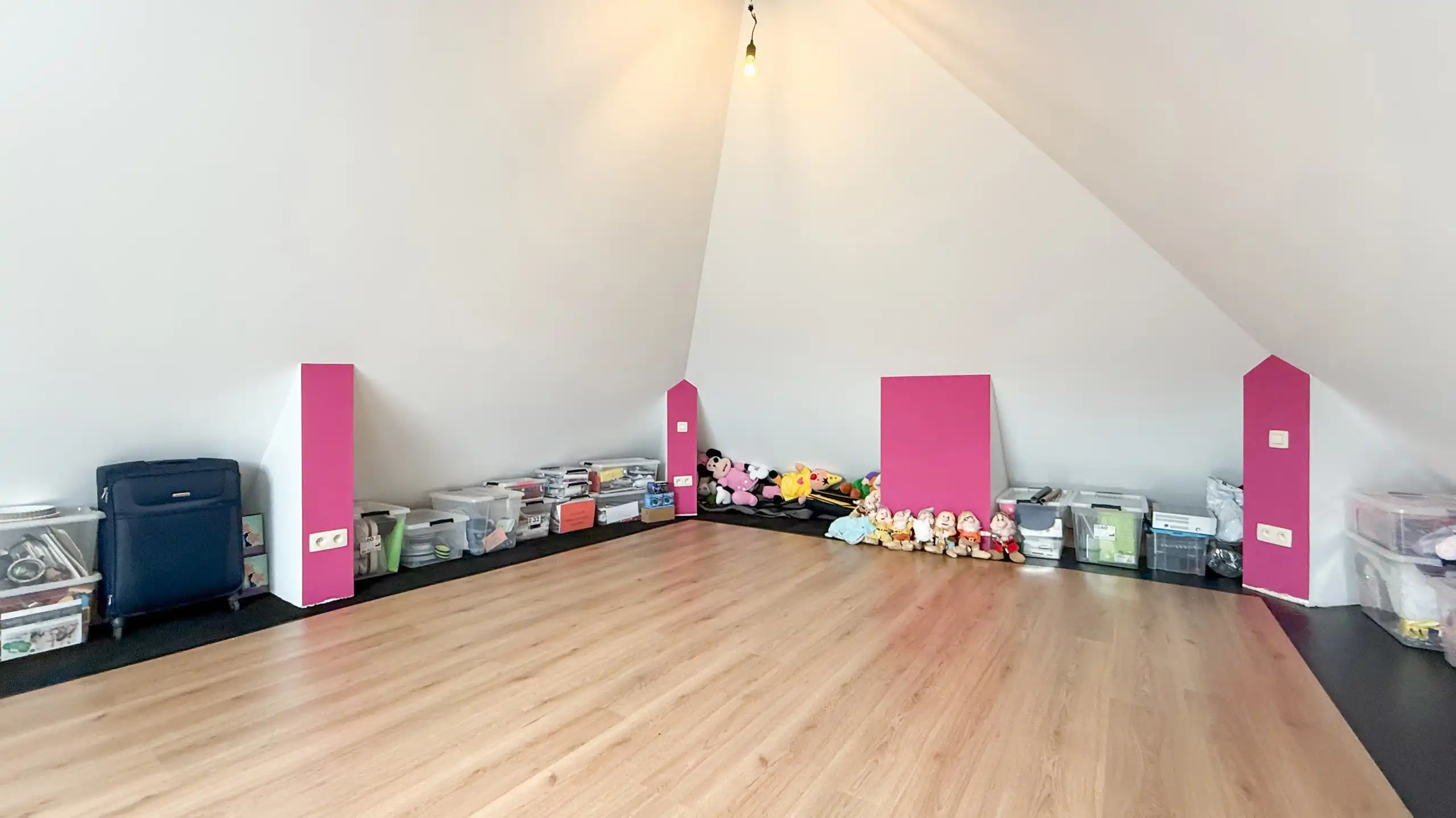 Gerenoveerde woning met veel ruimte en 6 slaapkamers! foto 35