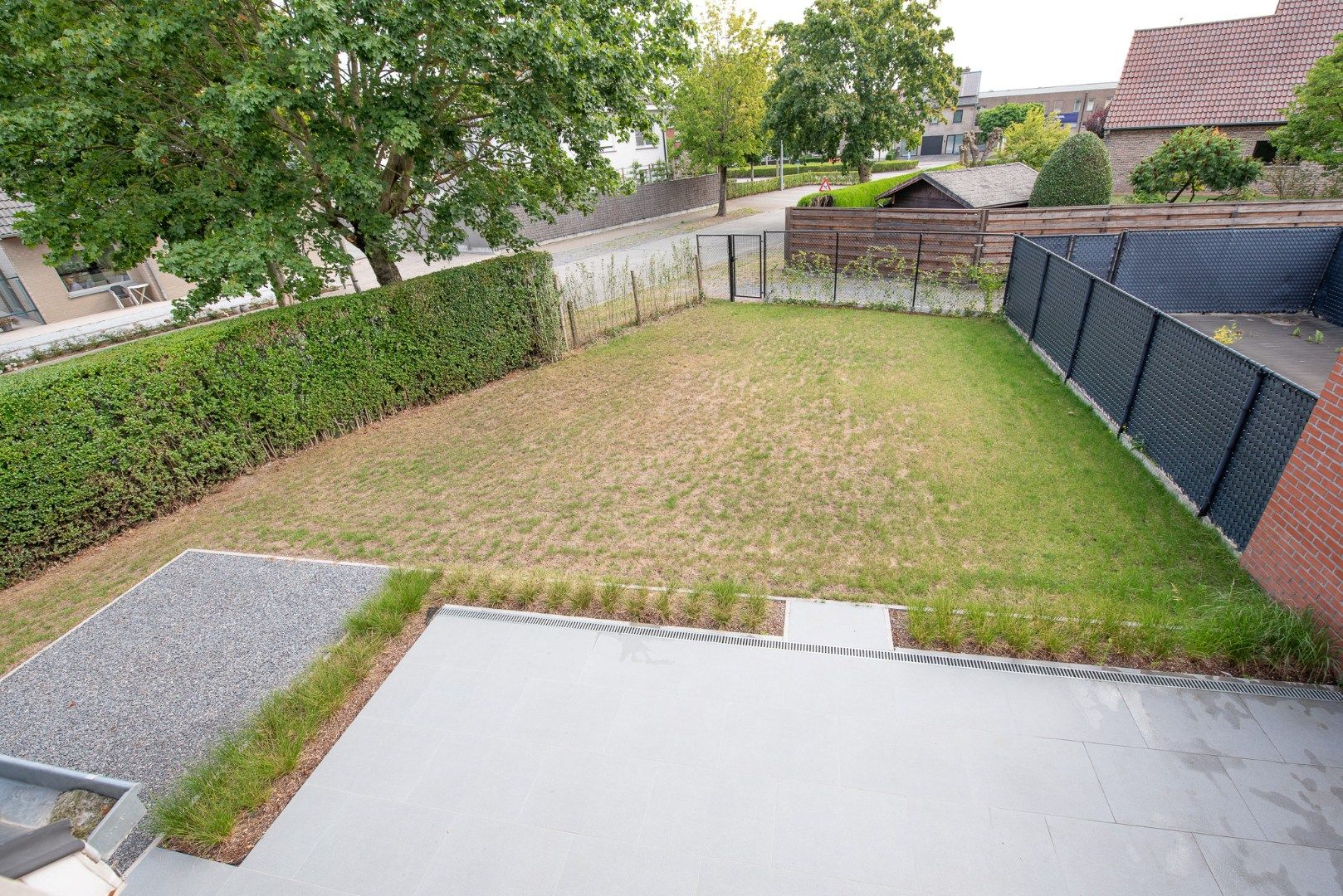 Knap gerenoveerde halfopen bebouwing met 3 slpks, garage & carport! foto 10