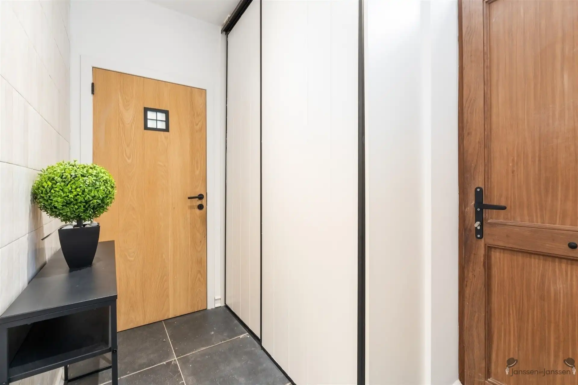 INSTELPRIJS - Prachtige moderne pastoriewoning met luxe afwerking, 3 slaapkamers en grote tuin op 13 are foto 3