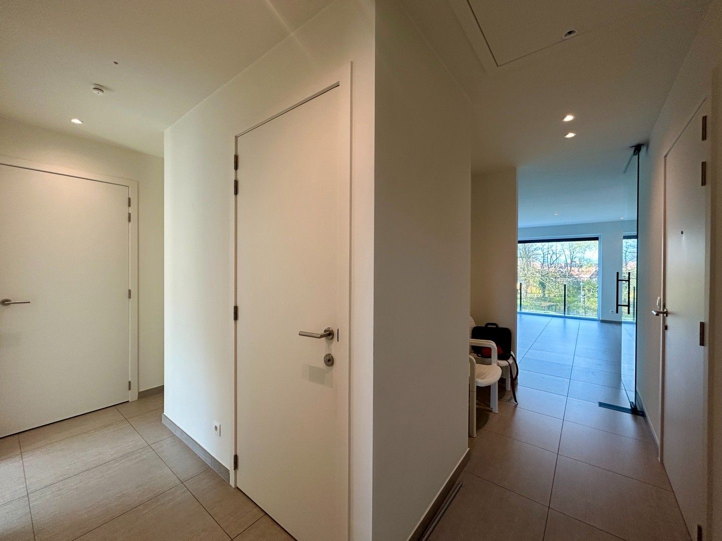 Instapklaar twee-slaapkamerappartement met zicht op stadspark te centrum Roeselare! foto 15