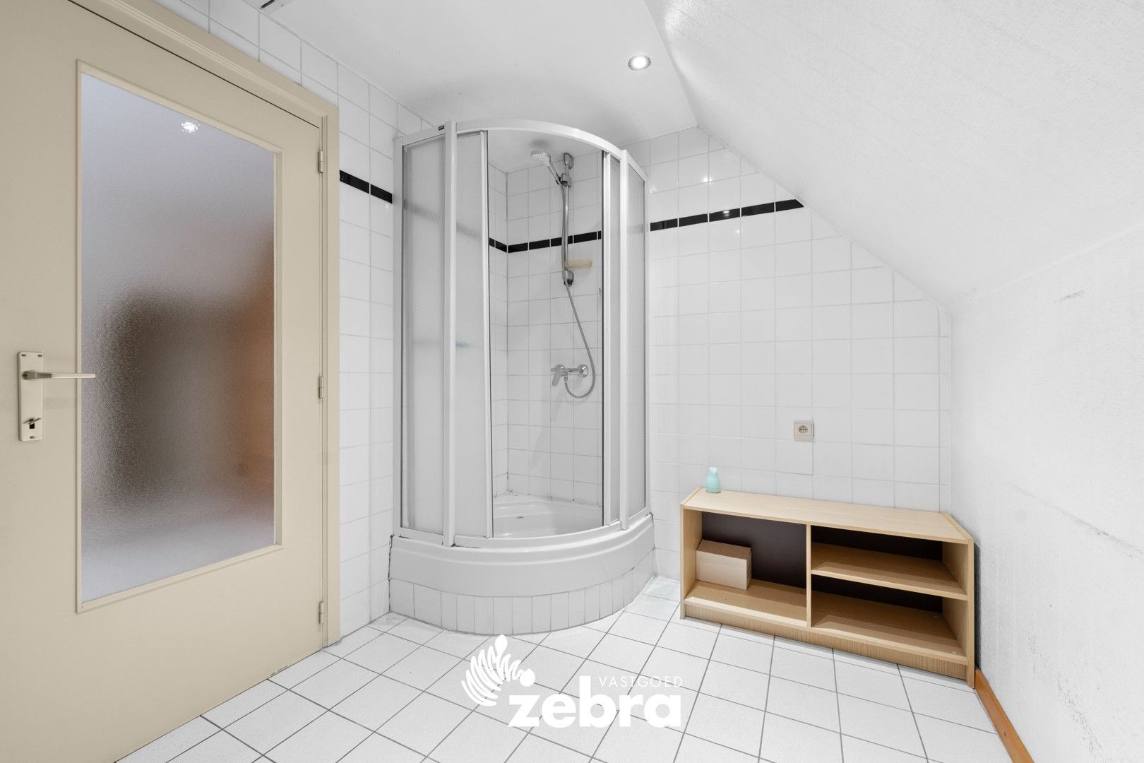 Op te frissen alleenstaande woning met vier of meer slaapkamers & garage te Roeselare! foto 25
