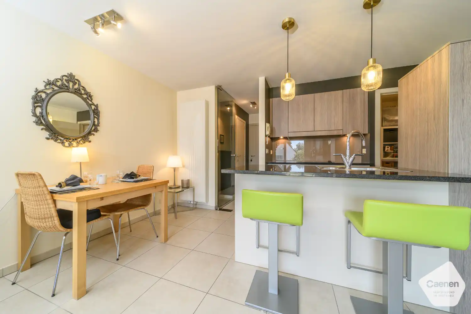 Stijlvol gemeubeld 1-slaapkamerappartement met ruim terras op toplocatie in De Panne foto 5