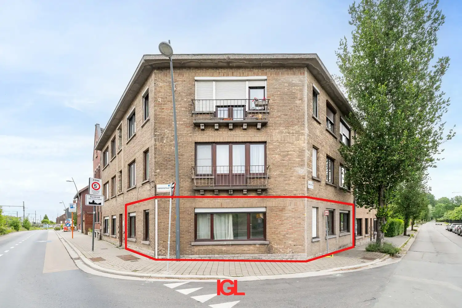 Gerenoveerd gelijkvloersappartement met 2 slaapkamers & garage foto 13
