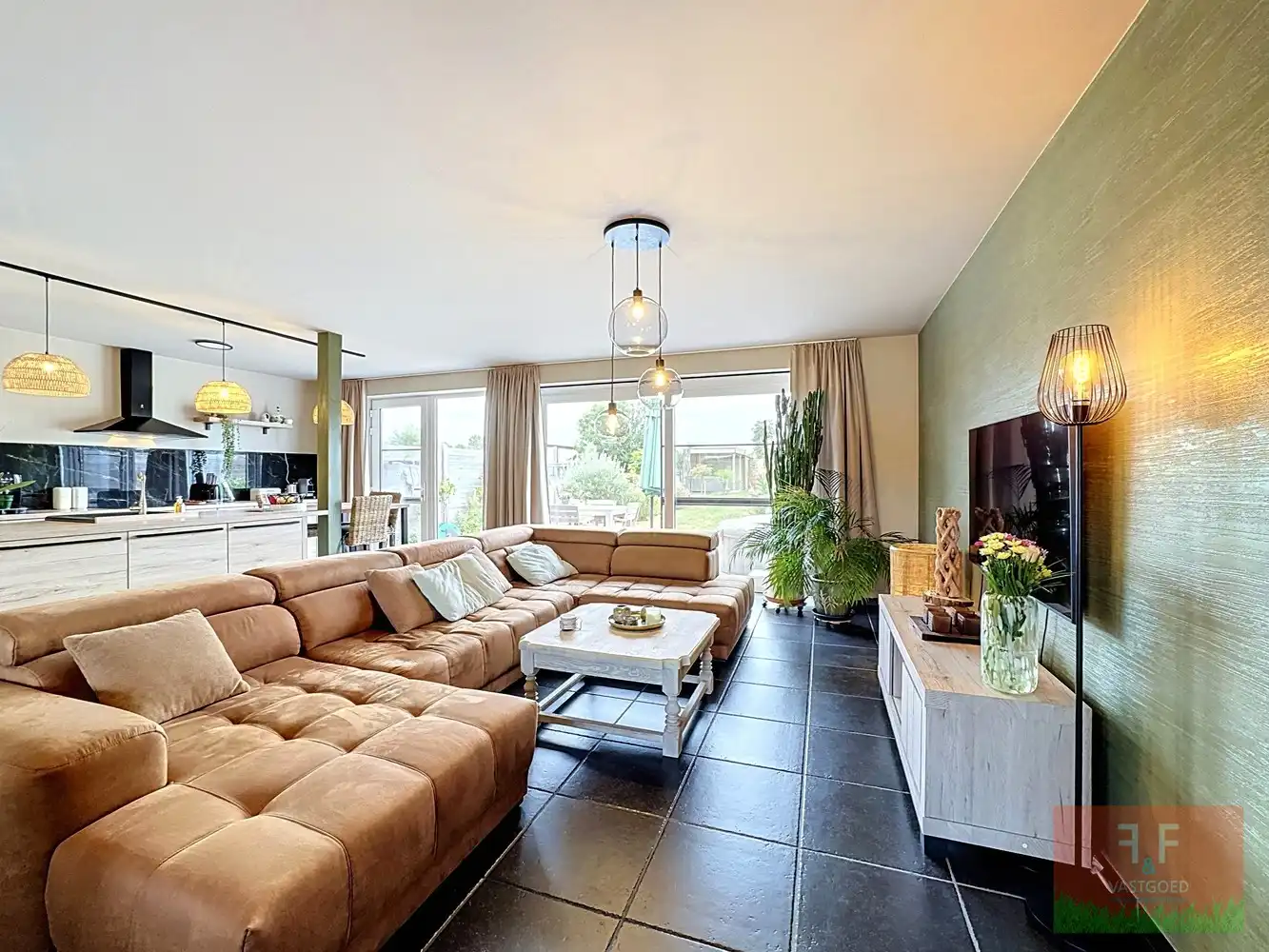 Moderne gezinswoning met 3 slaapkamers, zonneterras en grote tuin te Vlierzele - Instapklaar, gebouwd in 2022! foto 3