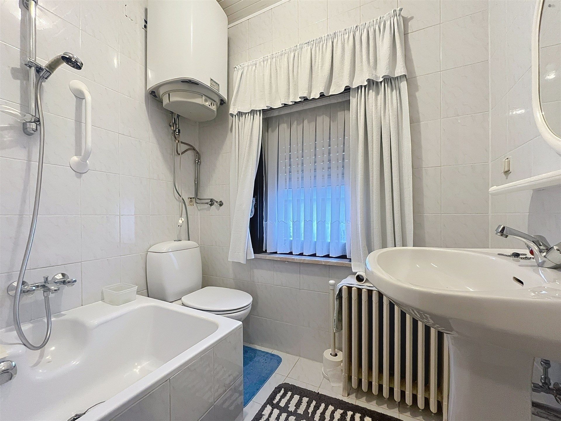 Halfopen bebouwing met 3 slpk & garage op een perceel van 428 m² foto 11