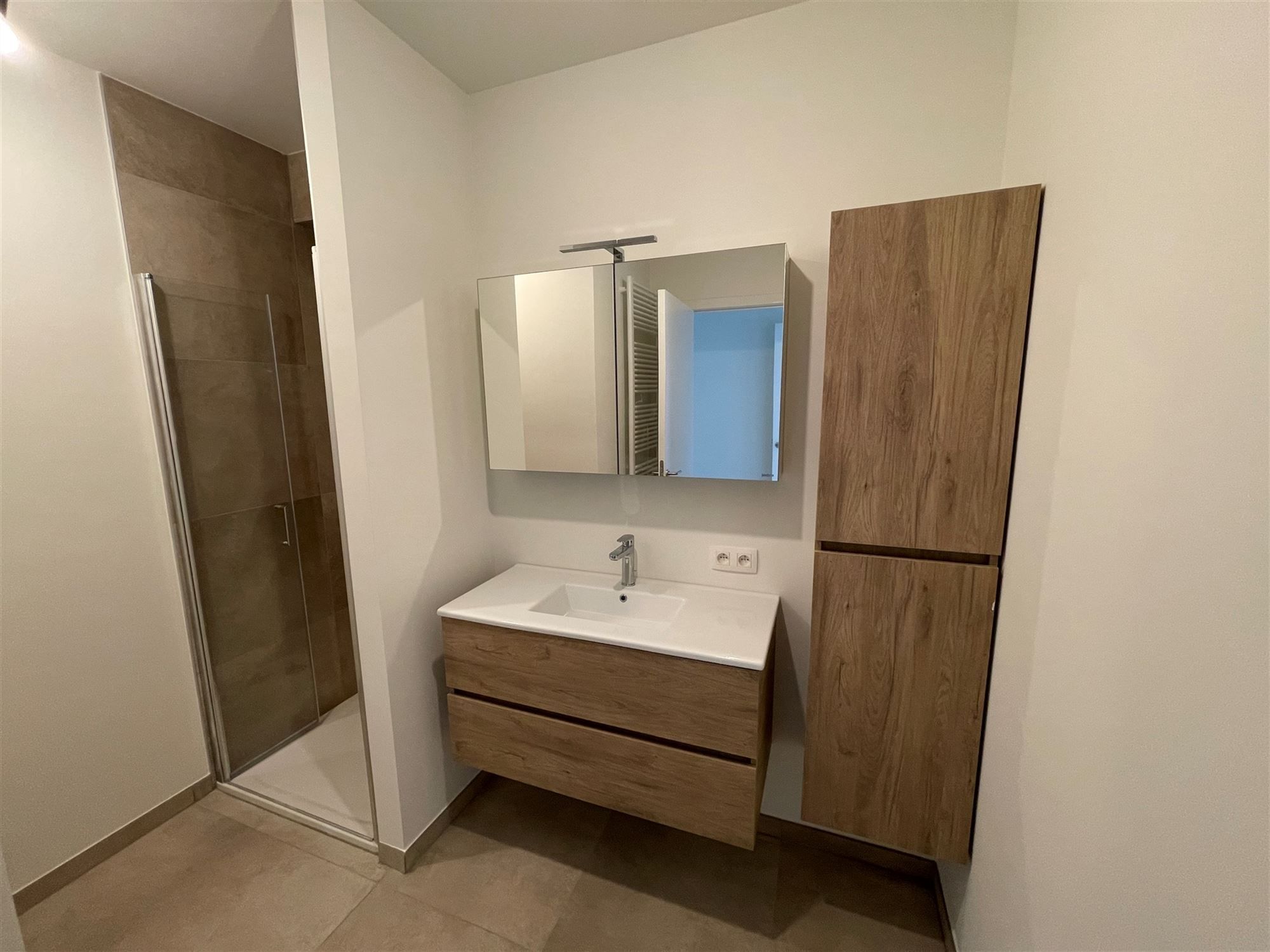 Nieuwbouw appartement met groot terras foto 9