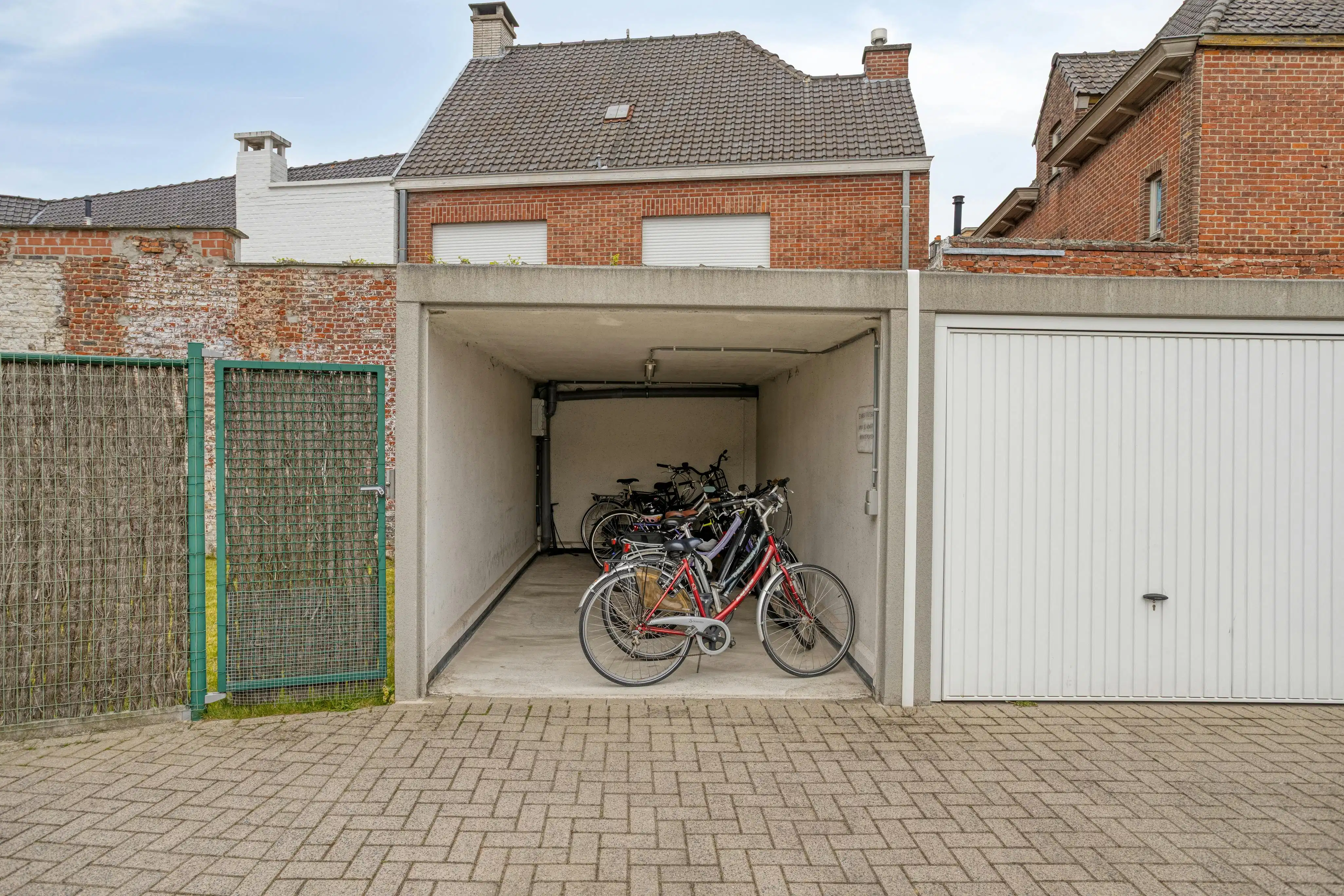 Instapklaar 2 slpk appartement met zonnige tuin en terras foto 13
