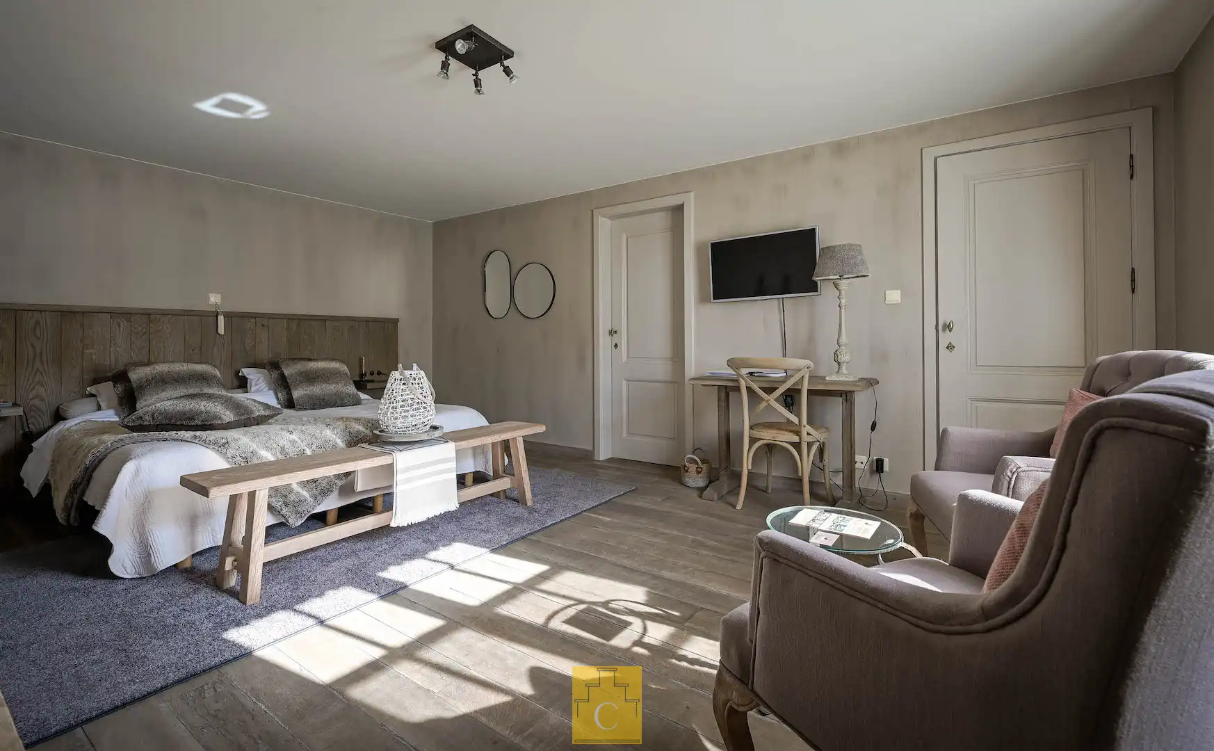 Idyllisch gelegen landgoed, voormalige hoeve, met karakterwoning, vakantieverblijf/boutique B & B met 6 vergunde kamers, parking en weide op circa 1 ha foto 30