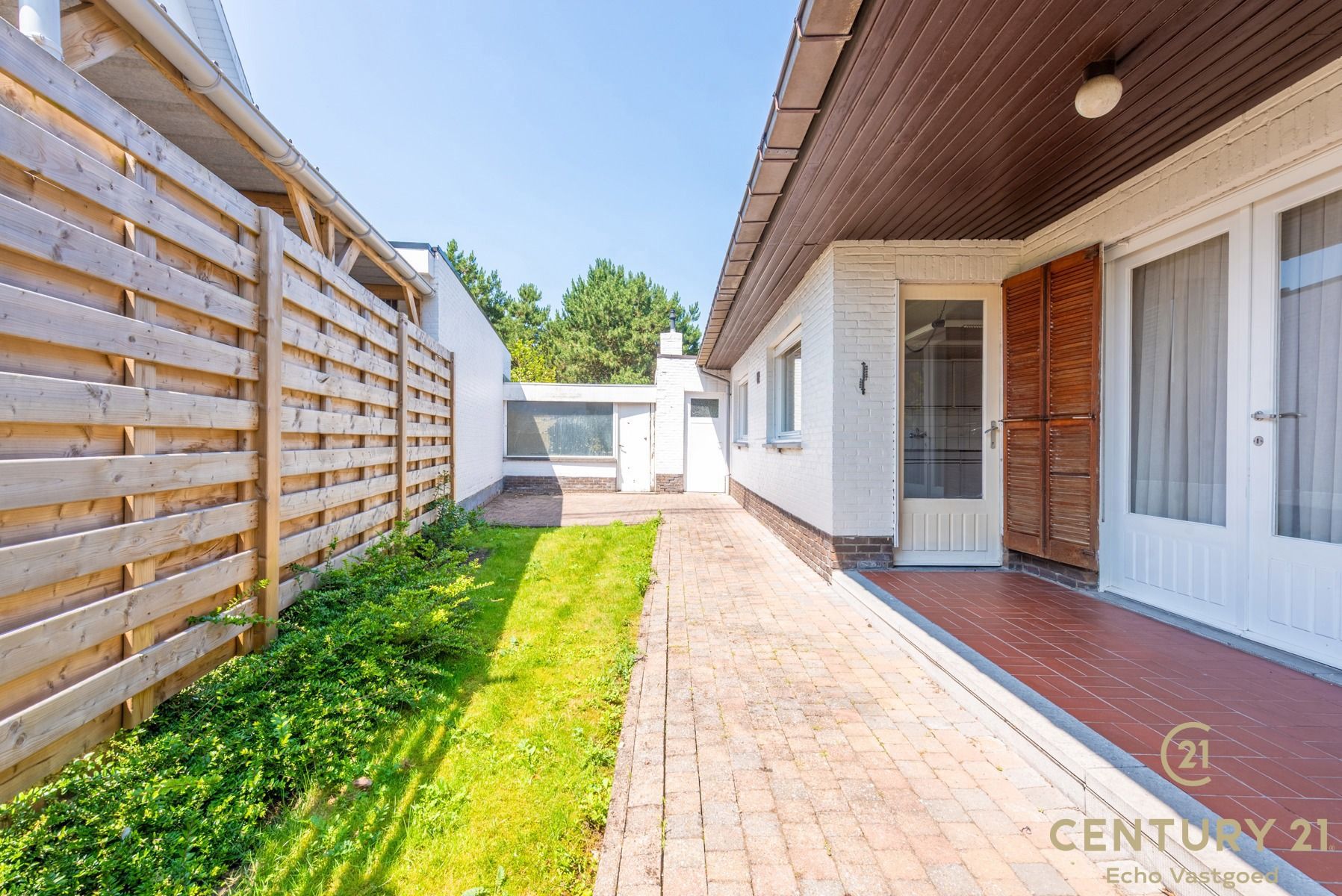 Charmante te renoveren laagbouwwoning op fraai hoekperceel foto 18