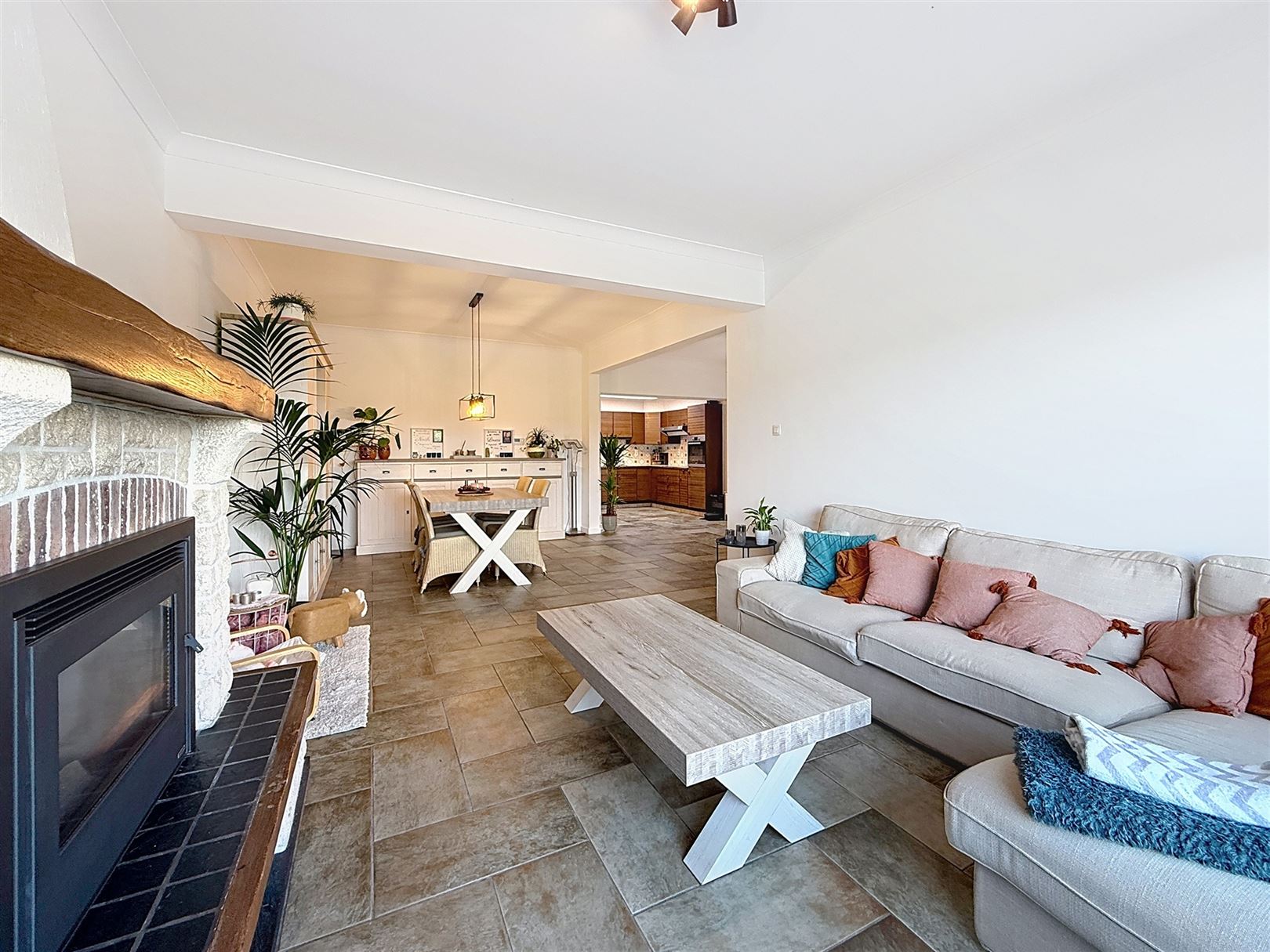 Ruime instapklare HOB, 4 slpks, garages, tuin, 16a 73ca foto 14