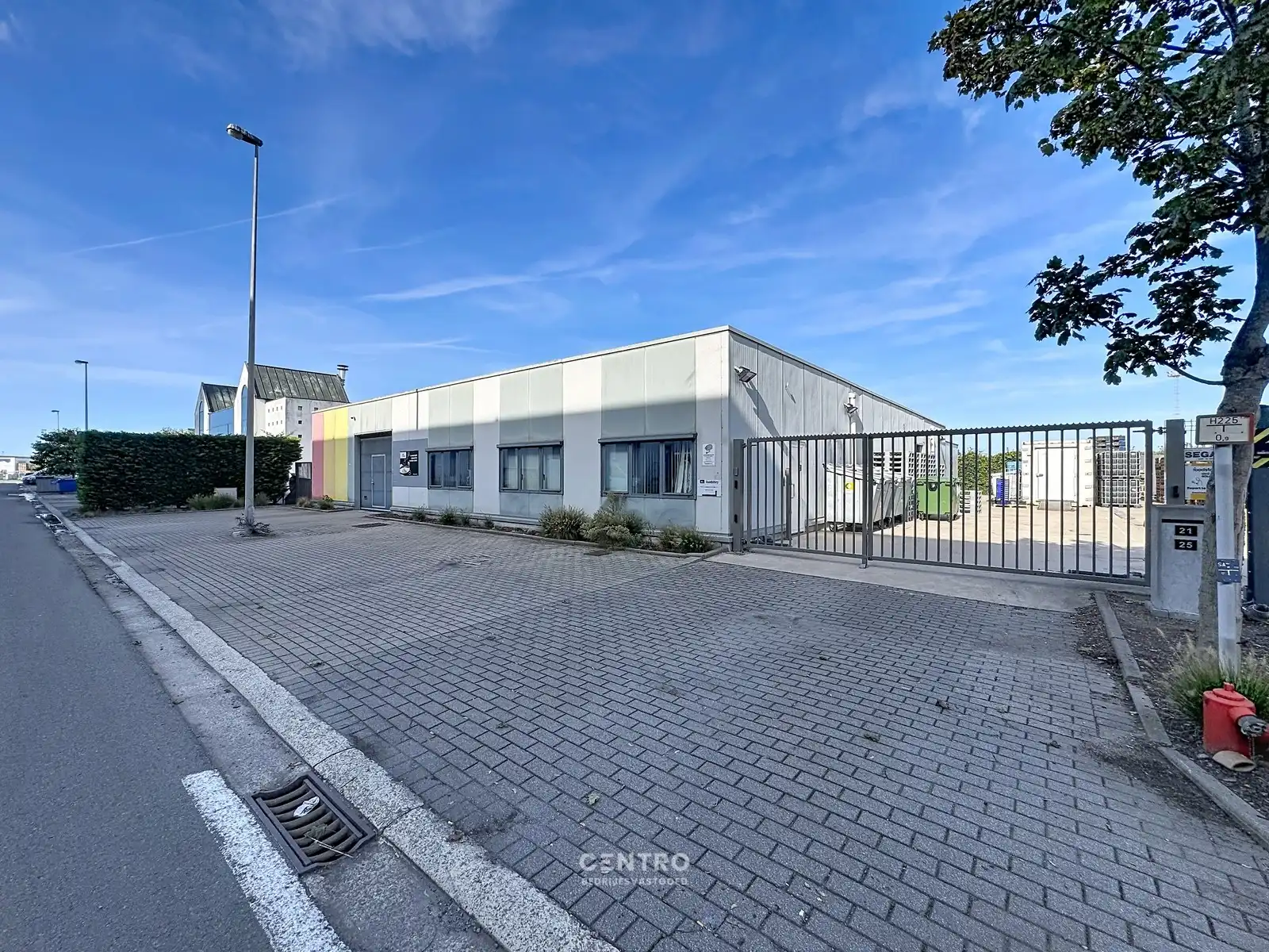 Instapklaar VOEDINGSBEDRIJF (FAVV-conform) met koel- en diepvriescellen in de haven van Zeebrugge foto 11