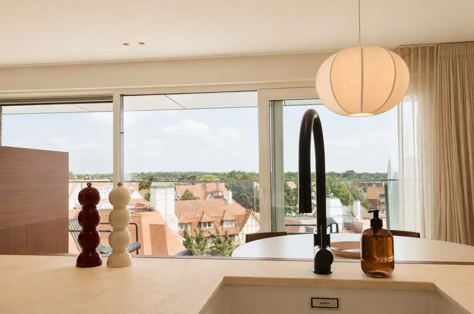 Prestigieus gerenoveerd appartement afgewerkt met hoogwaardige materialen gelegen nabij het Driehoeksplein. foto 10