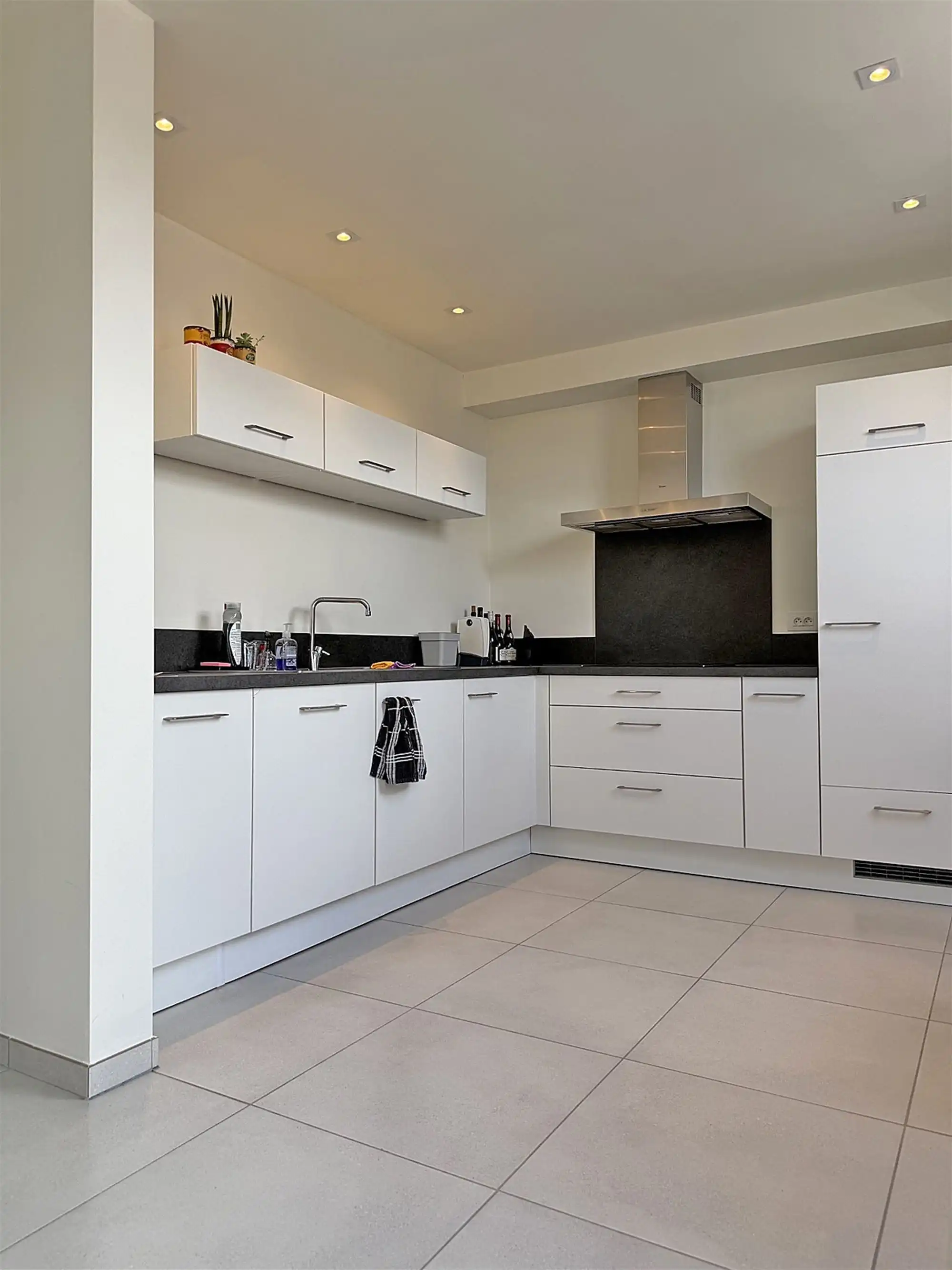 Stijlvol APPARTEMENT (duplex) met 2 slaapkamers & overdekte autostaanplaats foto 7